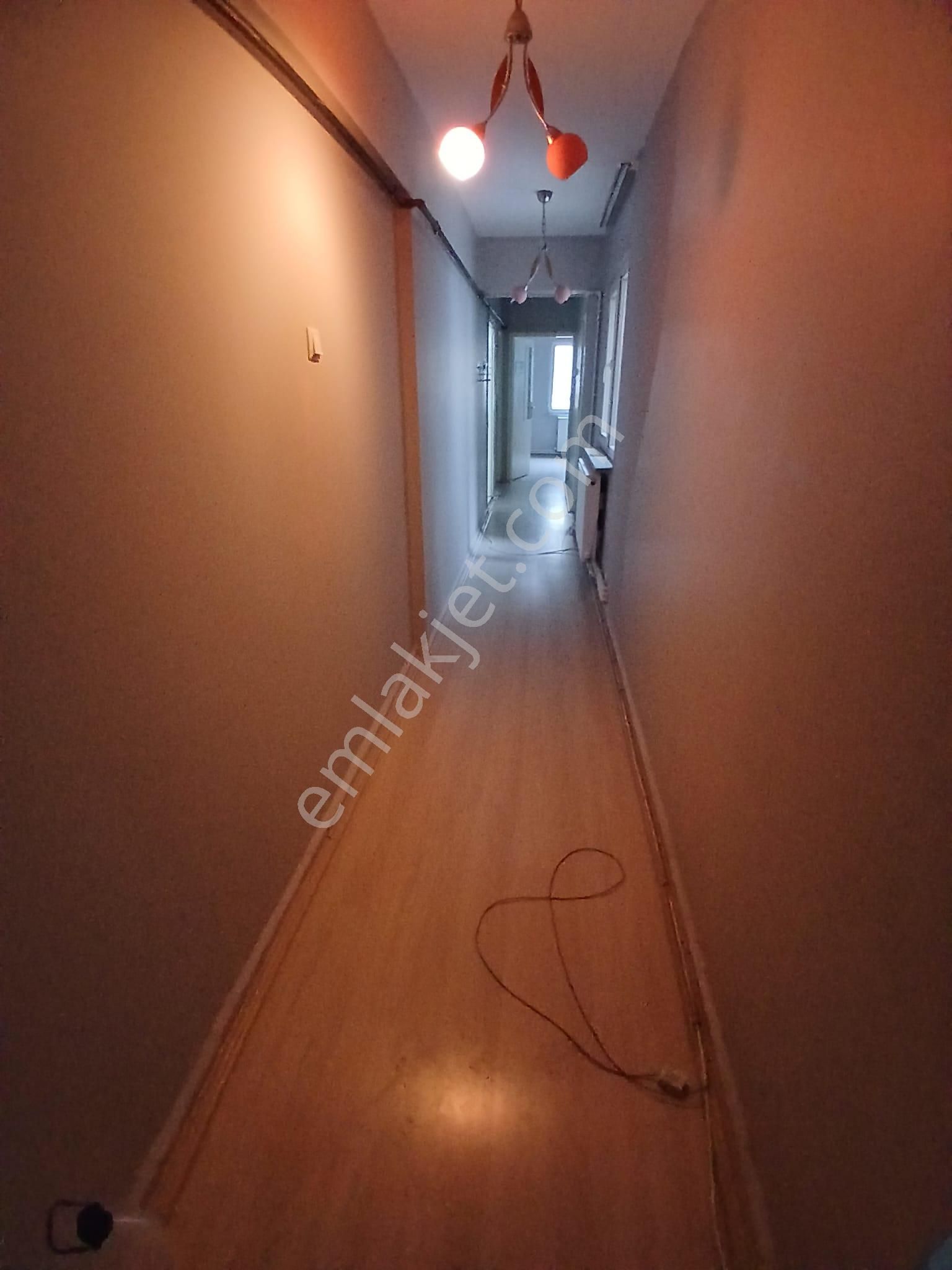 İpekçilik Karaağaç Mahallesinde Çift Cepheli Ara Kat Kiralık Daire - Görsel 15