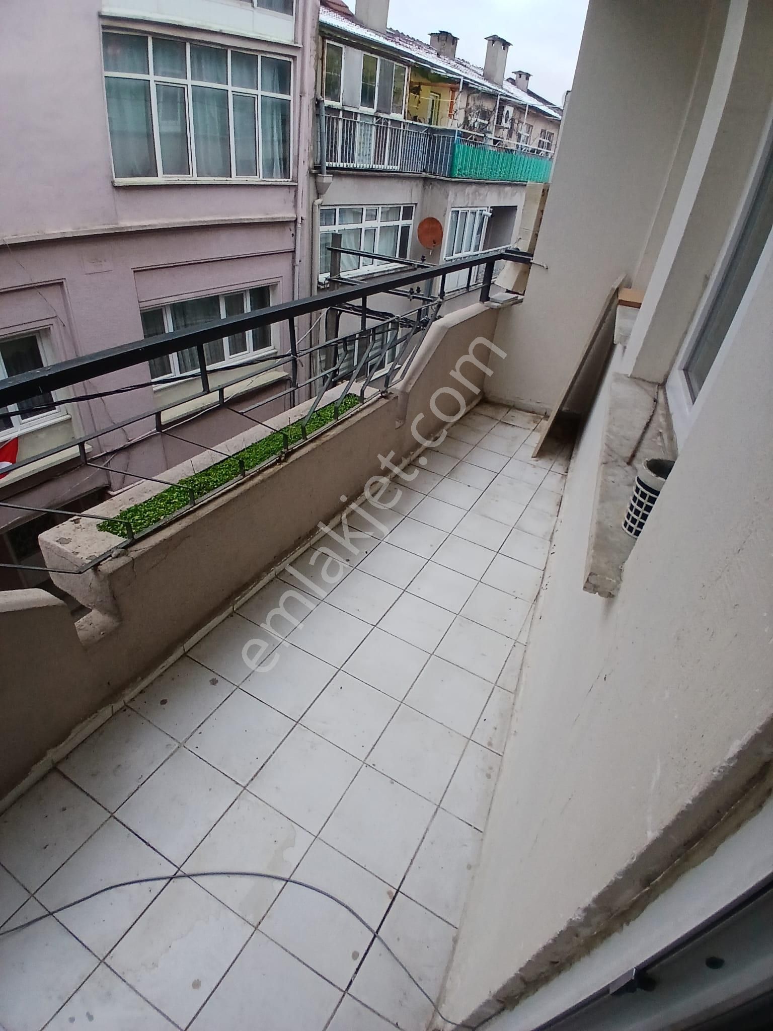 İpekçilik Karaağaç Mahallesinde Çift Cepheli Ara Kat Kiralık Daire - Görsel 12