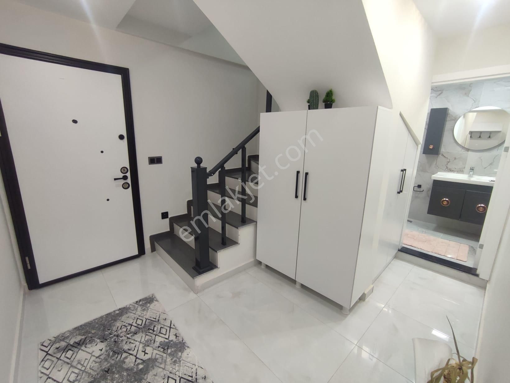 Altınkum Mahallesi | Denize Yürüme Mesafesinde | Eşyalı 3+1 Dubleks - Görsel 2