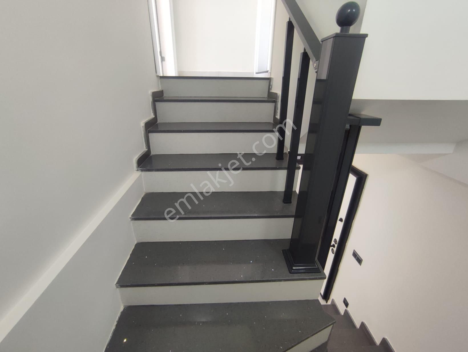 Altınkum Mahallesi | Denize Yürüme Mesafesinde | Eşyalı 3+1 Dubleks - Görsel 15