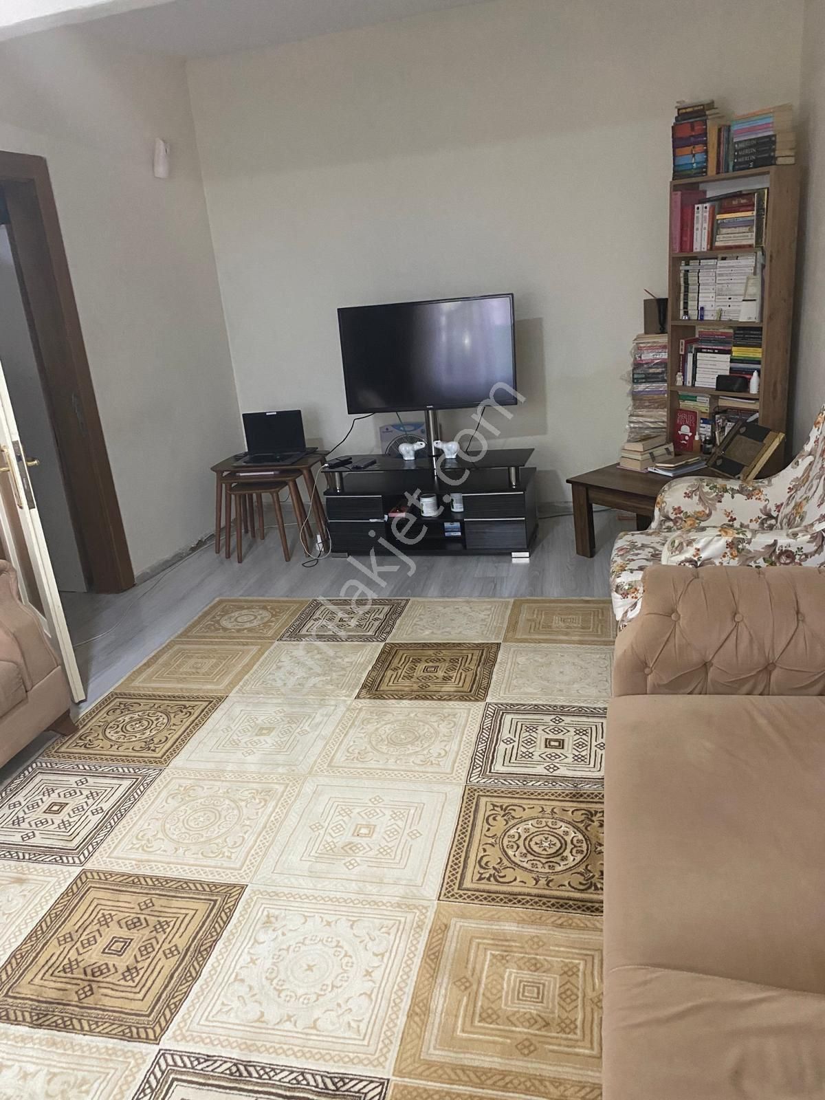 Bağcilar Demirkapi Mahlasi Giriş Kat 2+1 75m2