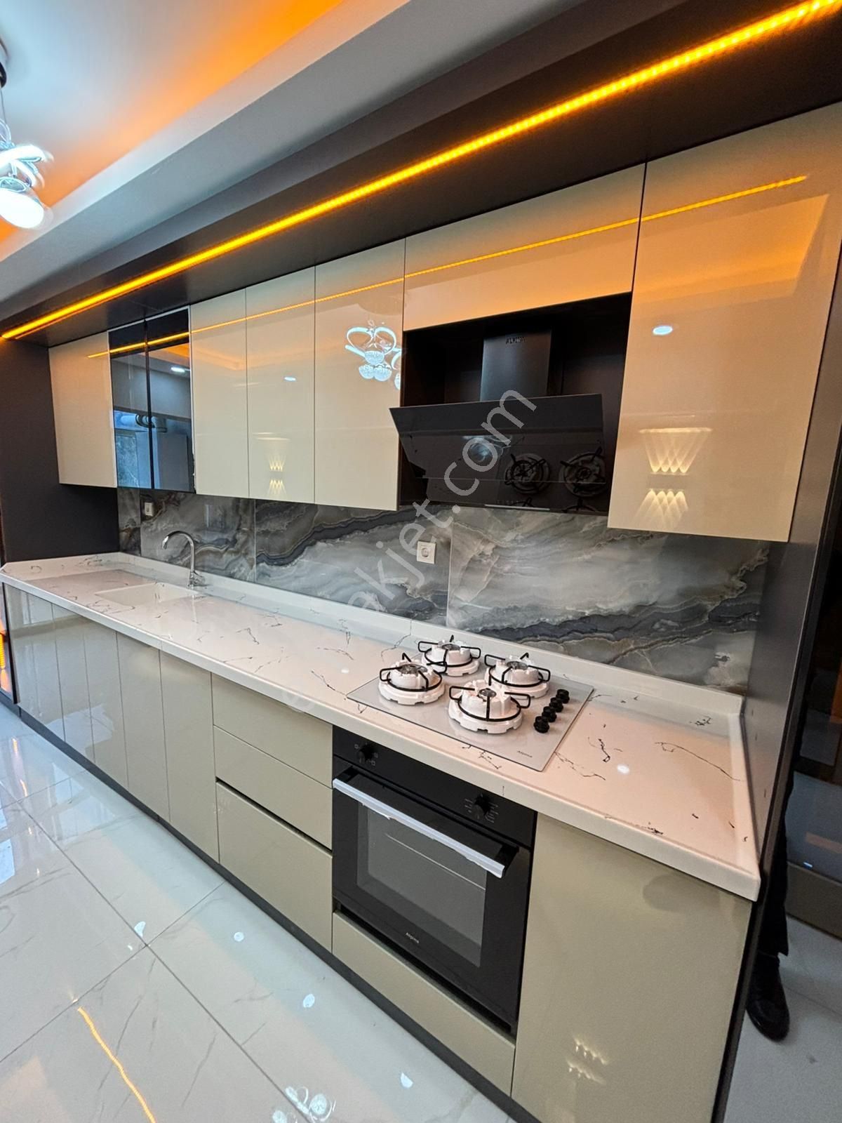 Sincan Akşemsettin'de Yüksek Giriş (altta Daire) Geniş Full Yapılı Ultralüx 3+1 Mükemmel Konumda - Görsel 3