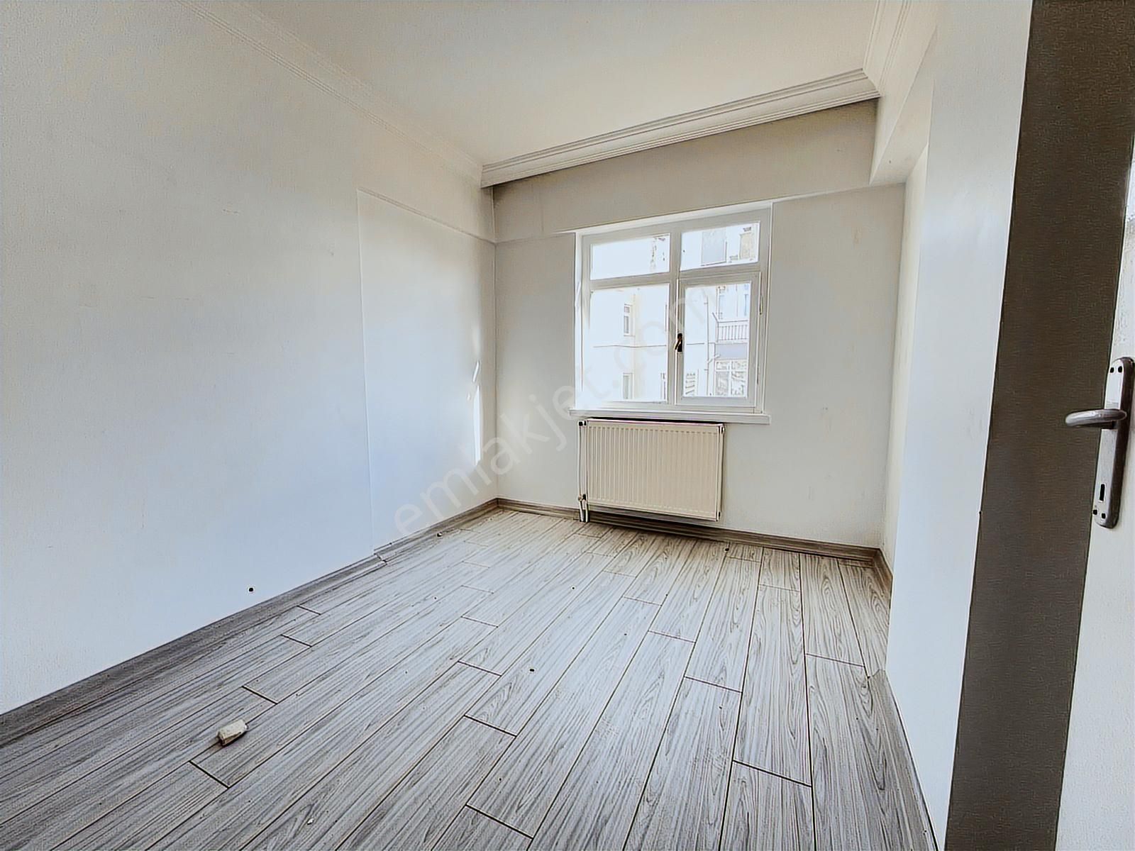 Bağlum Bulvarında Asansörlü Cam Balkonlu 3+1 - Görsel 14