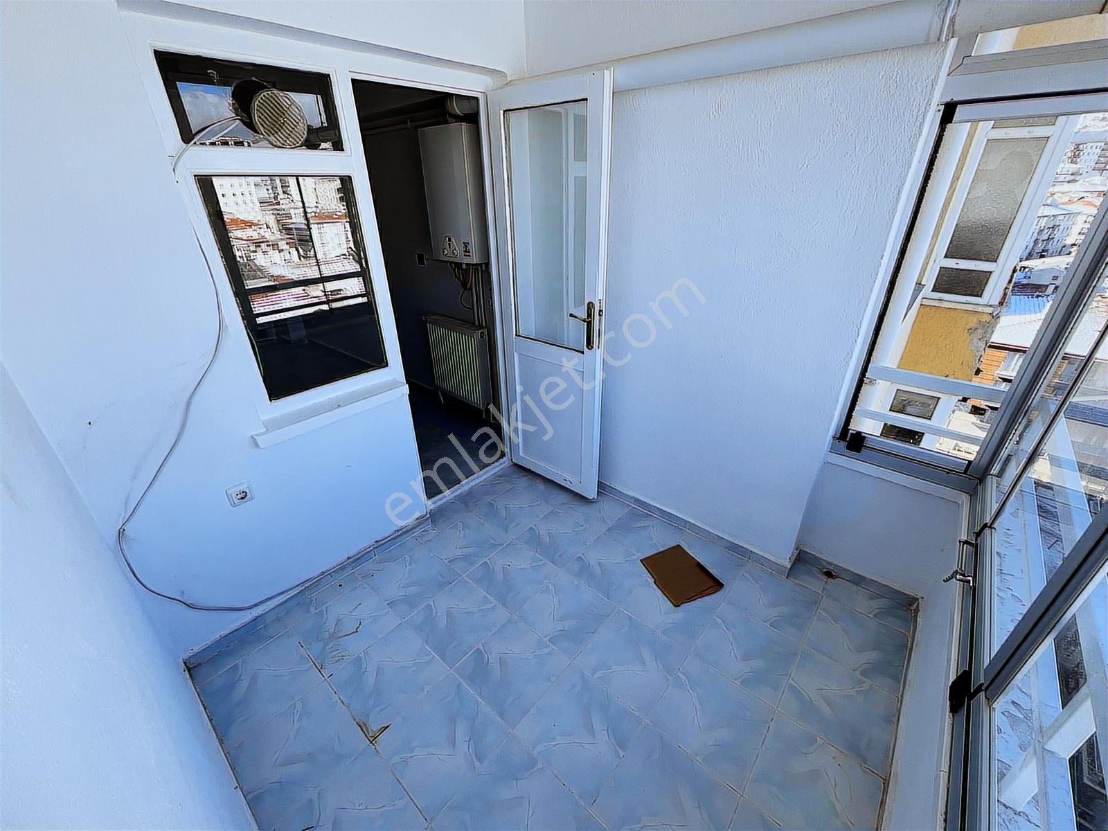 Bağlum Bulvarında Asansörlü Cam Balkonlu 3+1 - Görsel 10