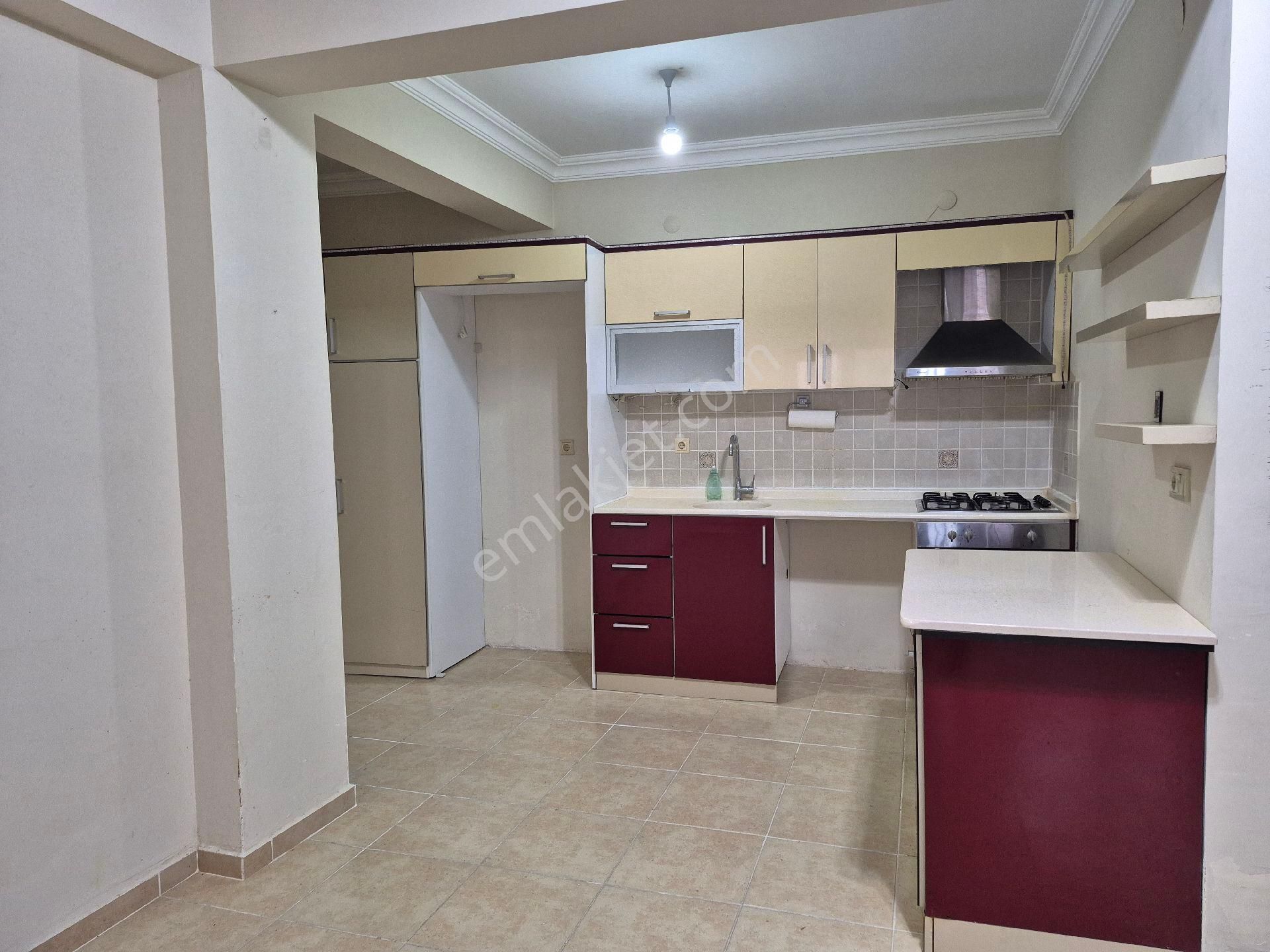 Kuşadası Camiatik Mahallesinde Kiralık 1+1 - Görsel 5