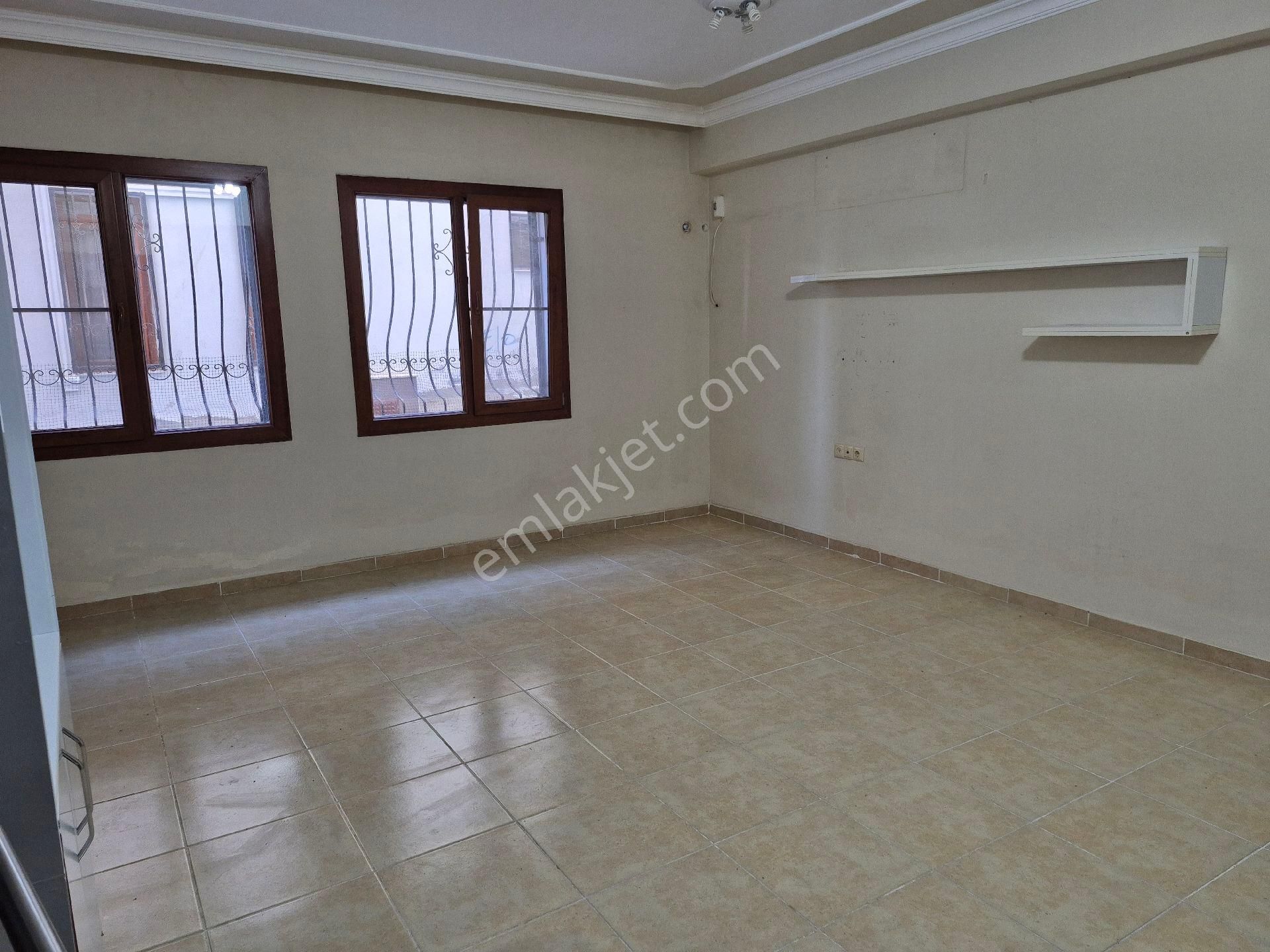 Kuşadası Camiatik Mahallesinde Kiralık 1+1 - Görsel 9