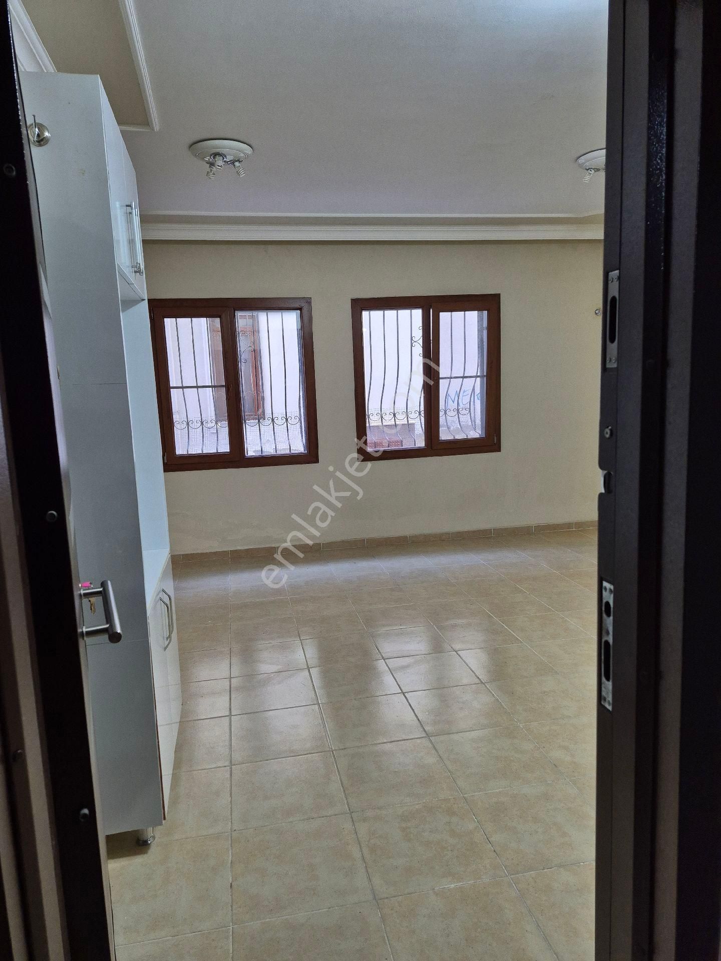 Kuşadası Camiatik Mahallesinde Kiralık 1+1 - Görsel 23