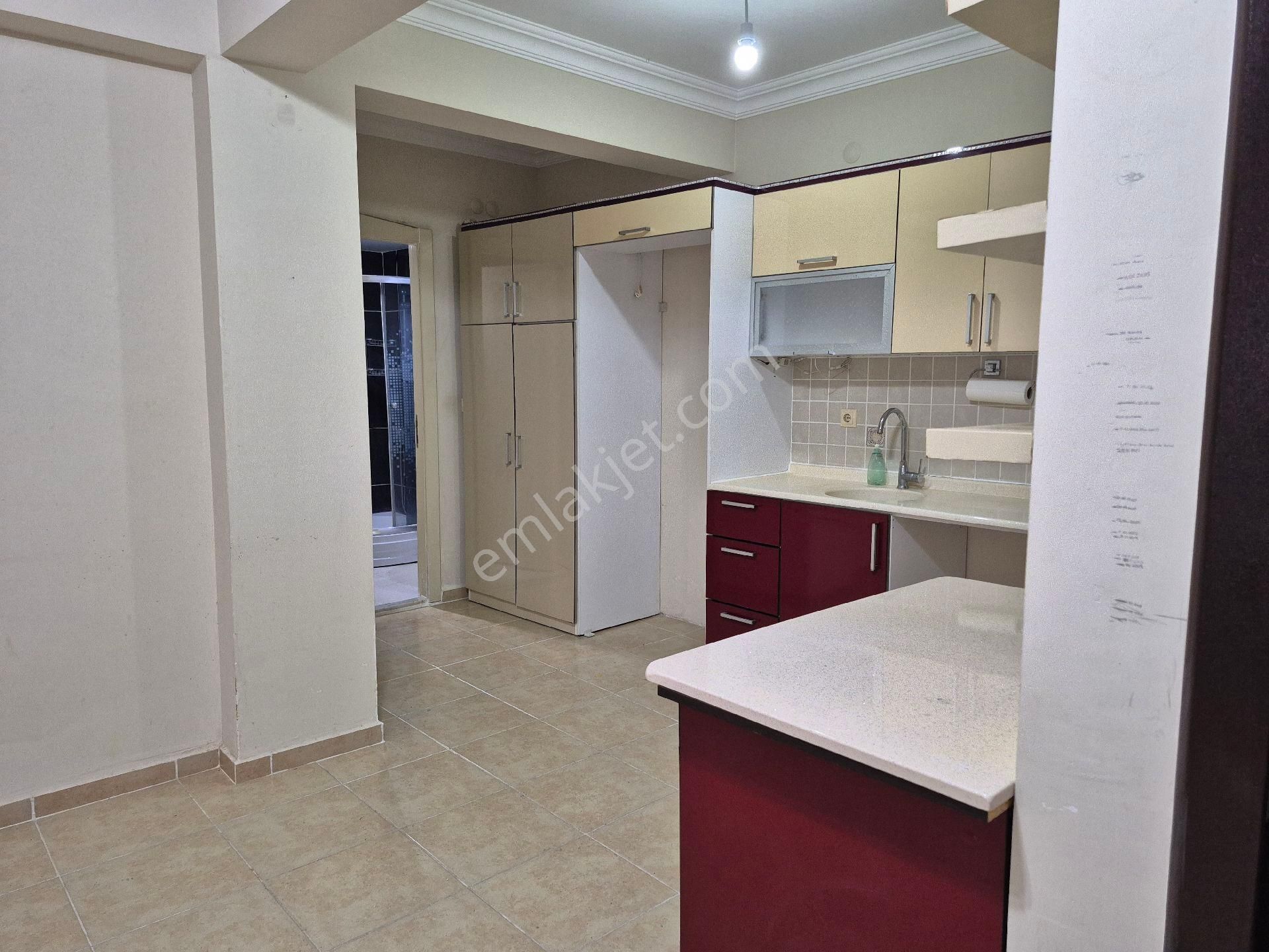 Kuşadası Camiatik Mahallesinde Kiralık 1+1 - Görsel 4