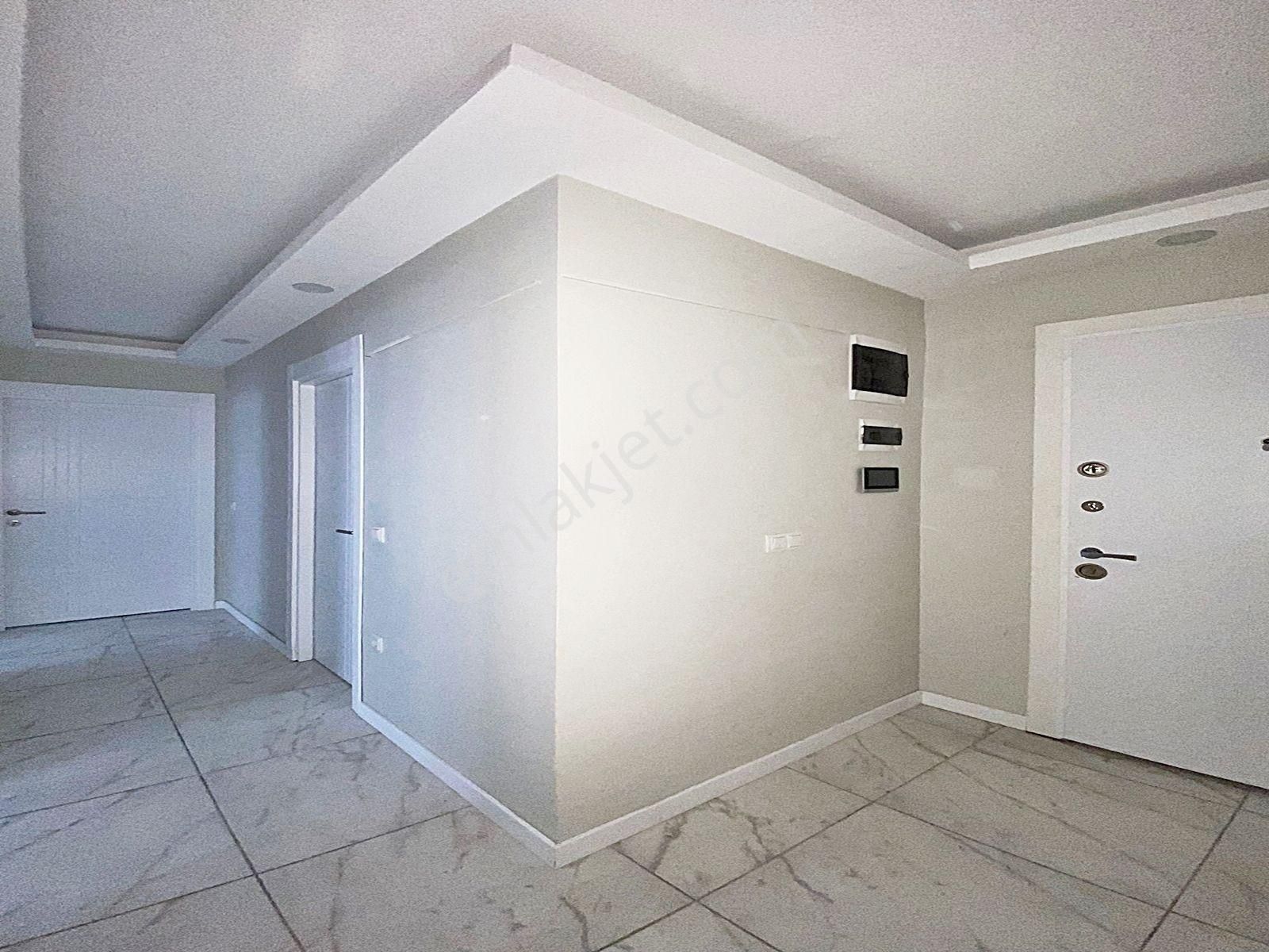 Cadde34'den Devlet Hastanesinin Dibinde Aile Oturumuna Uygun Otoparklı Sitede 2+1 Satılık Daire - Görsel 14