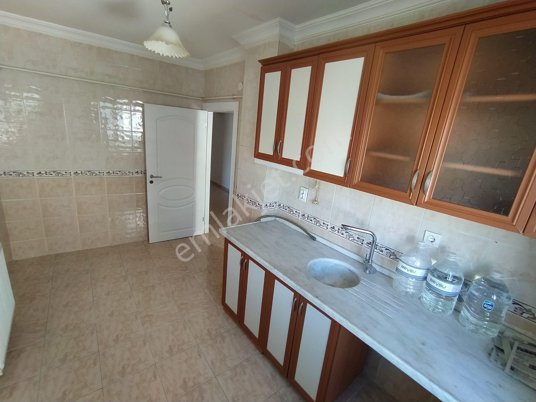 Esertepe Mah. Cadde Üzerinde Vadi Manzaralı E. Banyolu 2+1 Kiralık Daire