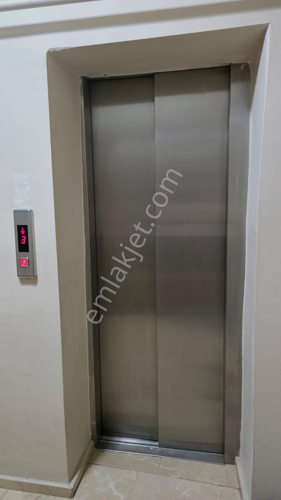 Sevgi Bulvarı Üzerinde Merkezi Konum Ara Kat 3+1 - Görsel 31