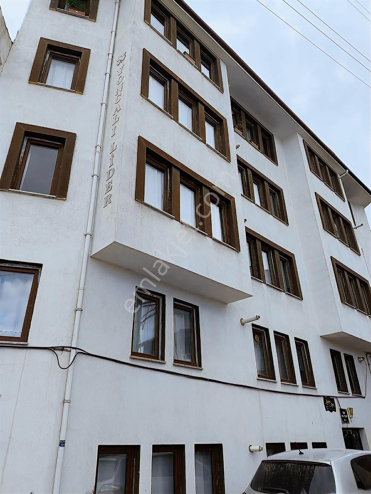 Şehitlik Cami Karşı Sokağında Satılık 2+0 Daire