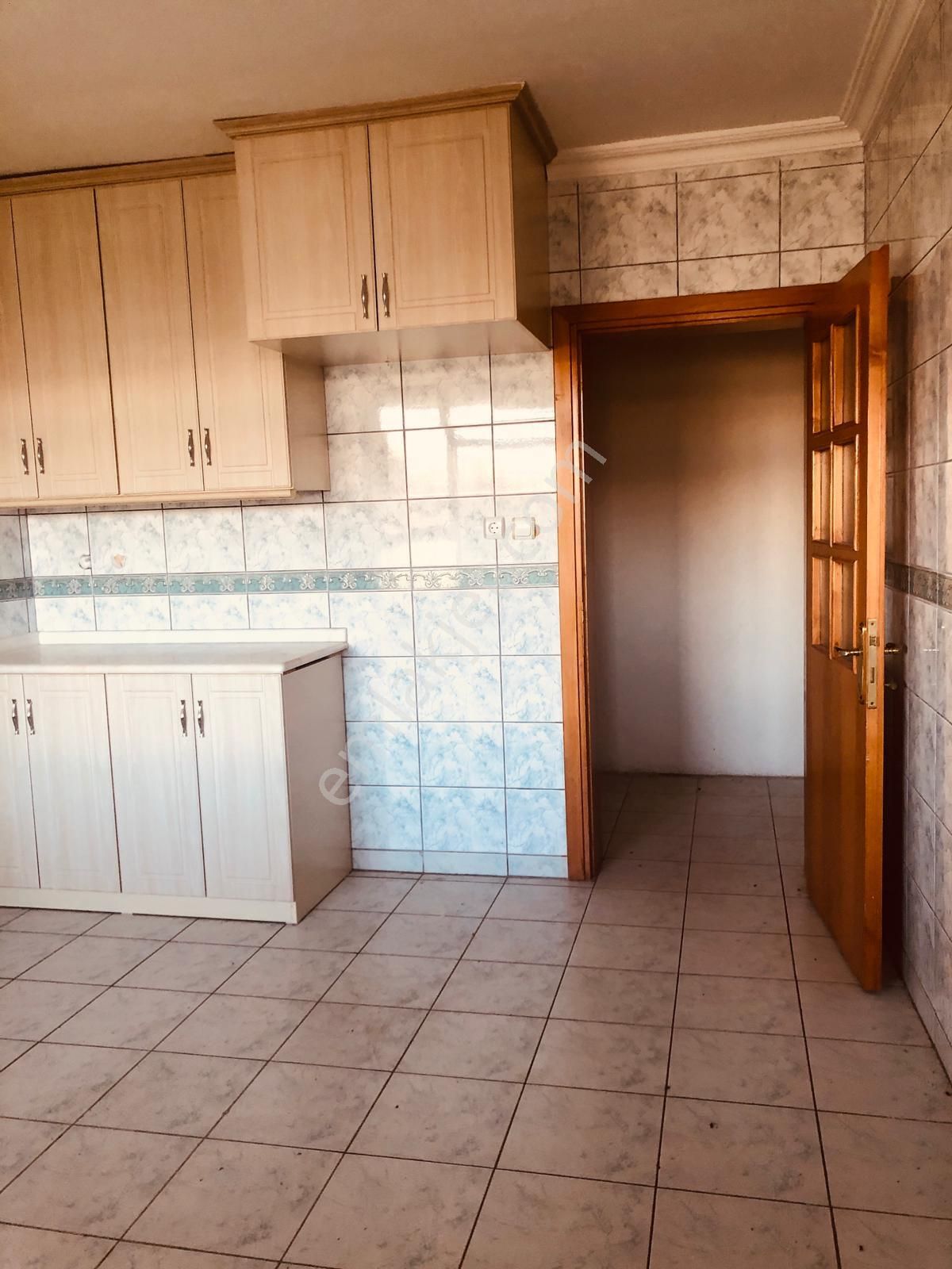 Erenköy Karlıbel Caddesine Cephe Kiralık 4+1 - Görsel 6