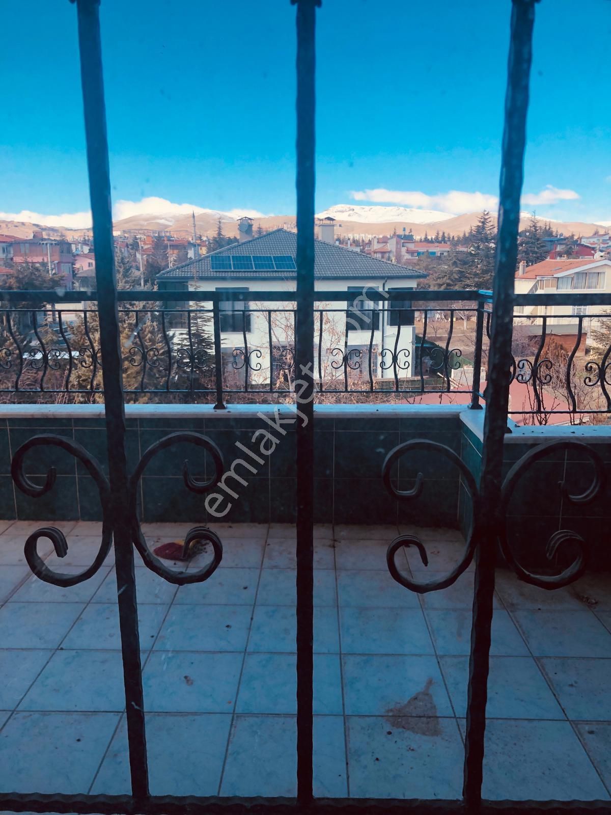 Erenköy Karlıbel Caddesine Cephe Kiralık 4+1 - Görsel 9