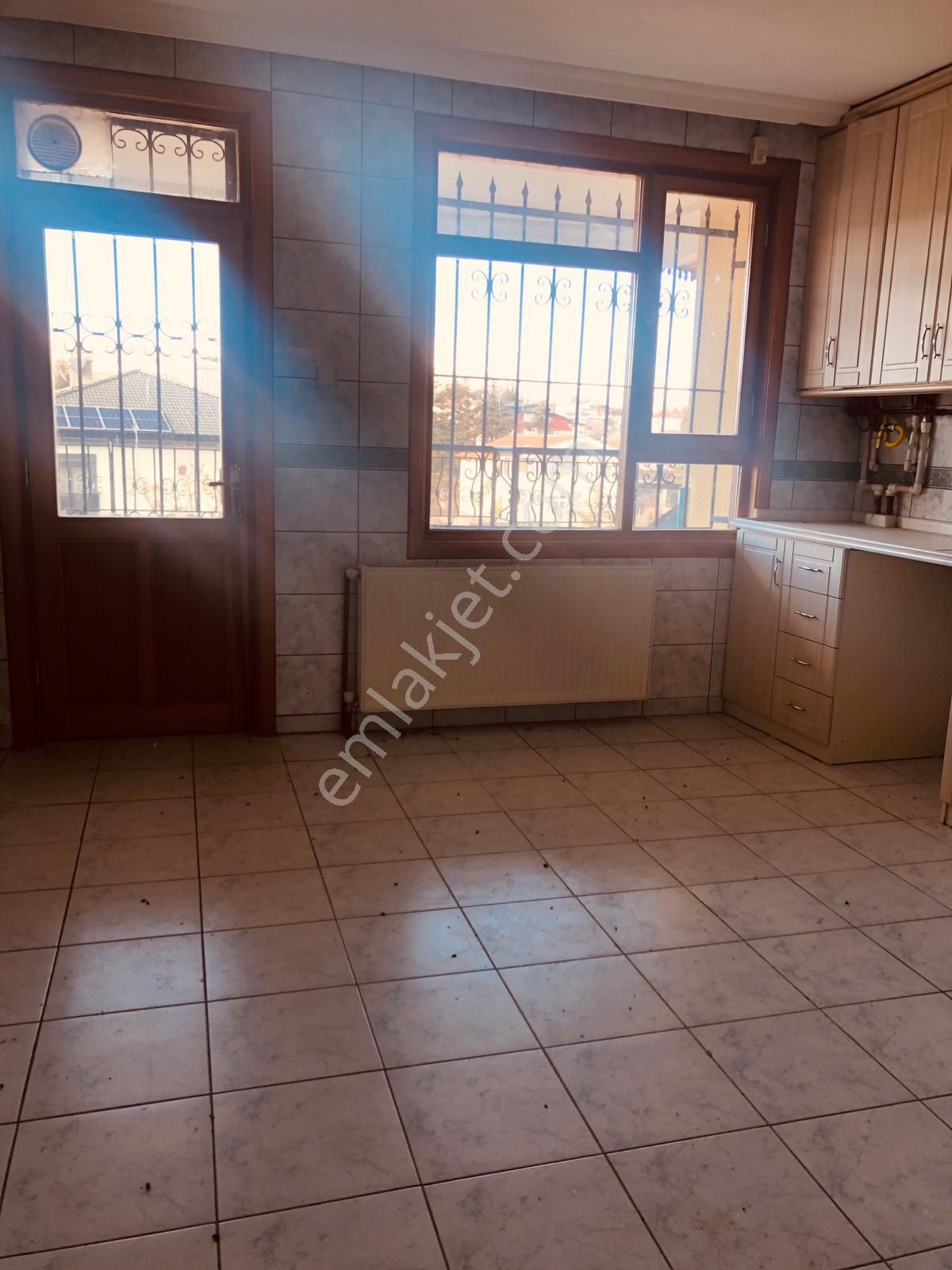 Erenköy Karlıbel Caddesine Cephe Kiralık 4+1 - Görsel 11