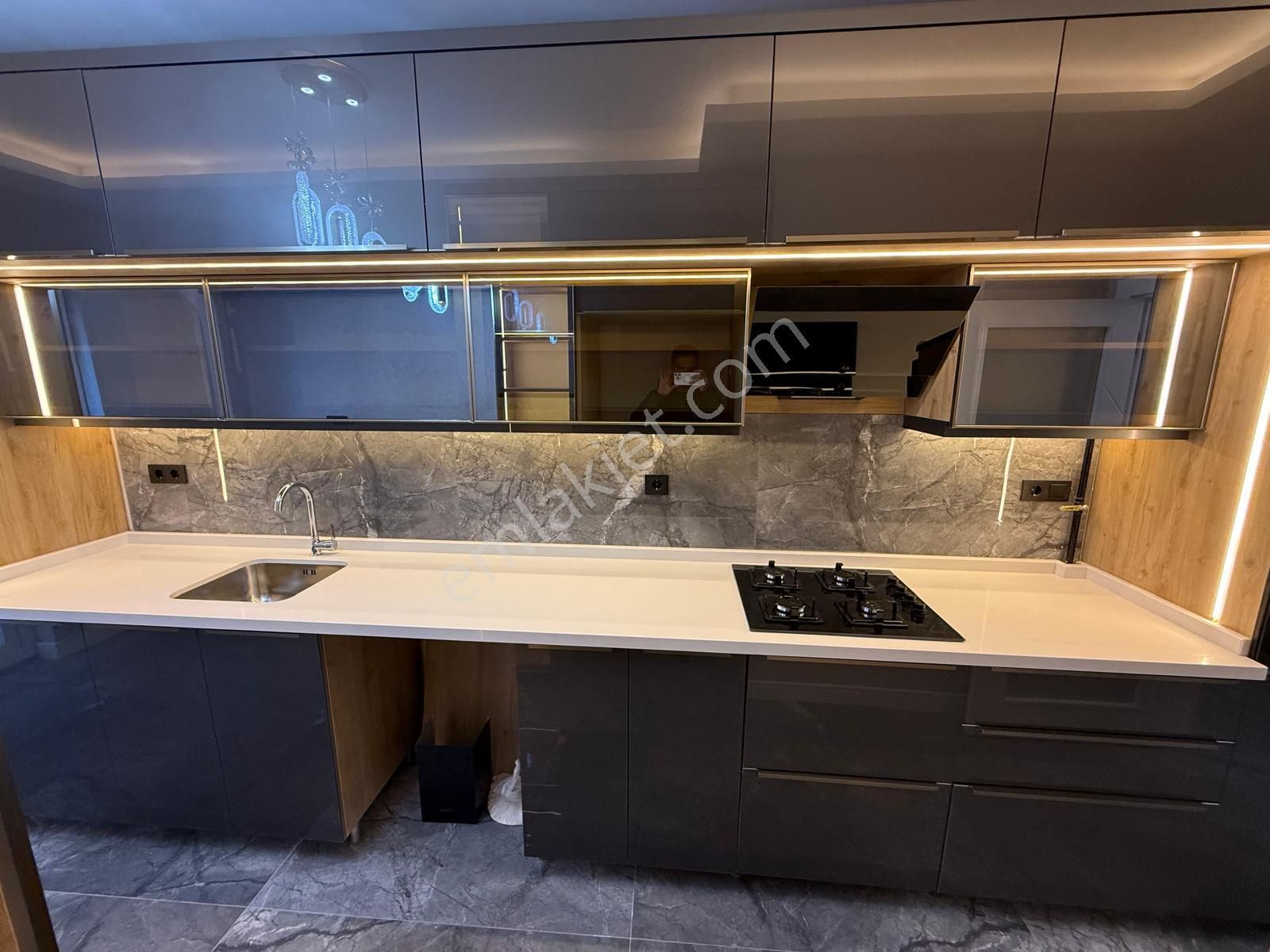 Görkem Emlaktan Çetin Emeç'te 3+1 130 M2 Ara Kat Kombili Bağımsız Ön Cephe Ultra Lüx