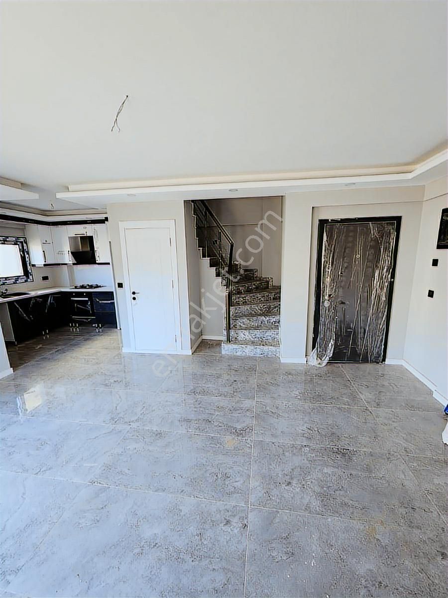 Yenifoça'da Satılık Açık Teraslı Müstakil 5+1 Villa - Görsel 6