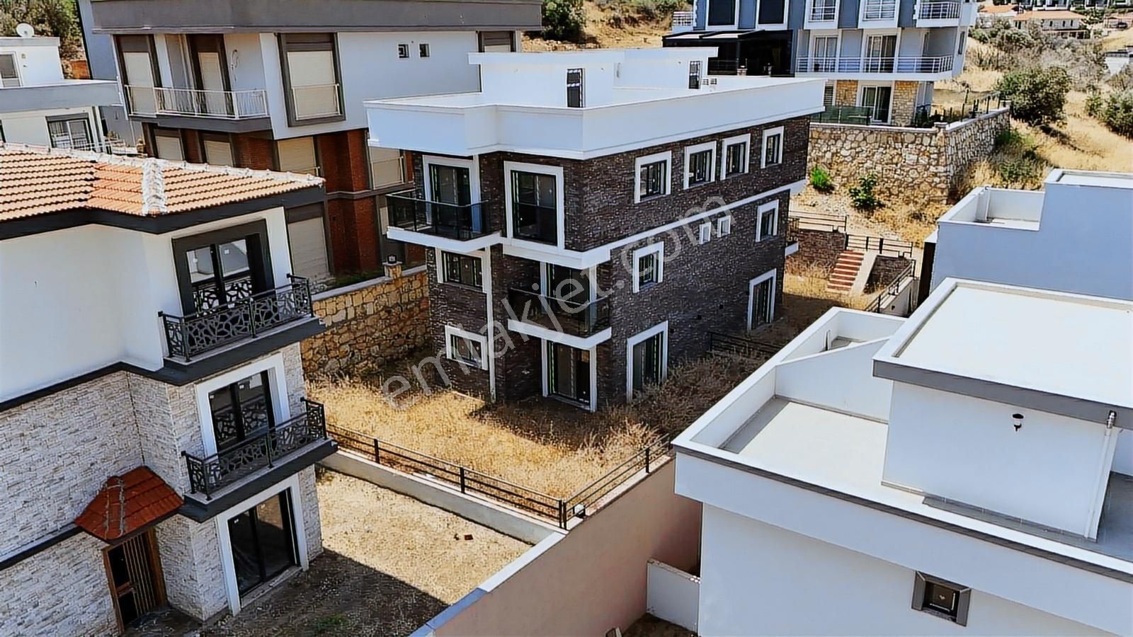 Yenifoça'da Satılık Açık Teraslı Müstakil 5+1 Villa - Görsel 22