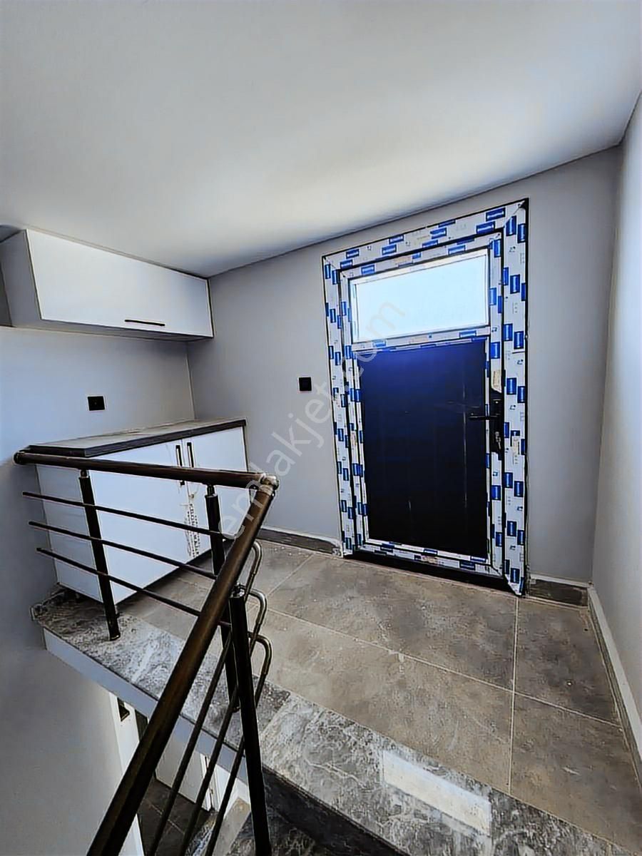 Yenifoça'da Satılık Açık Teraslı Müstakil 5+1 Villa - Görsel 9