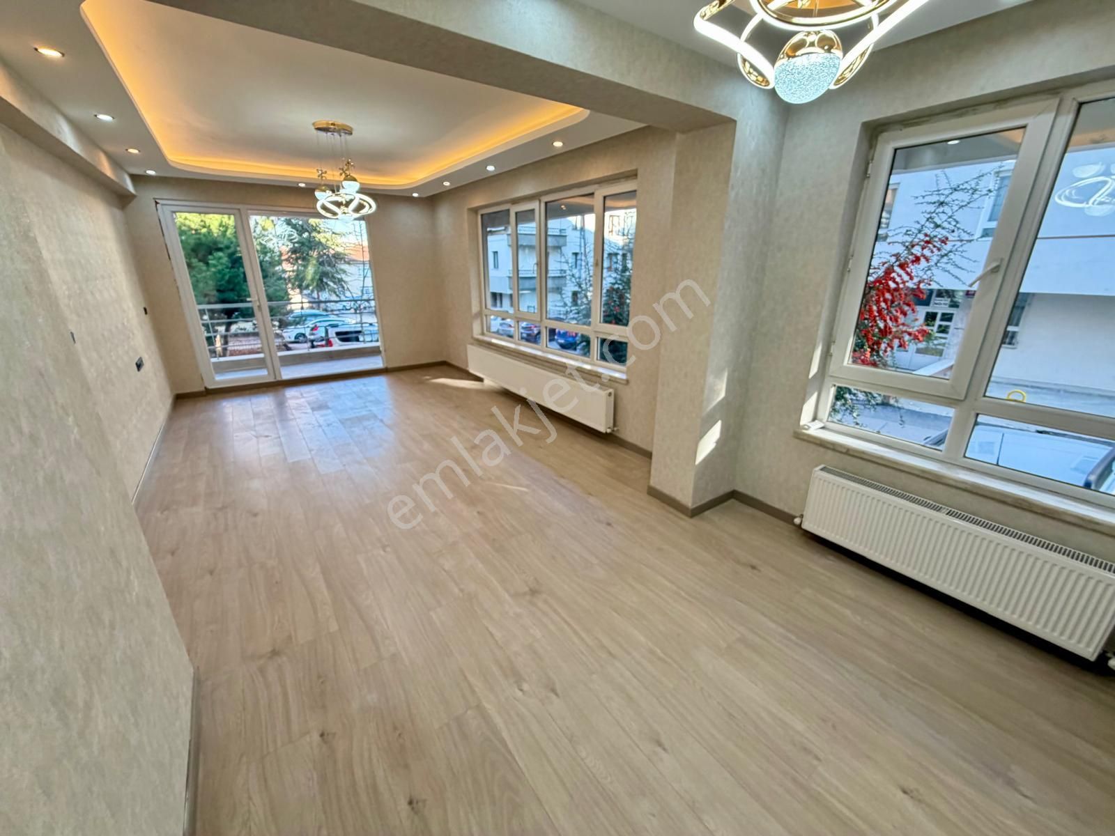 Görkem'den Kabil Cad. 3+1 Ara Kat Kombili Bağısız Ultra Lüks Yapılı Asansörlü Genç Binada - Görsel 19