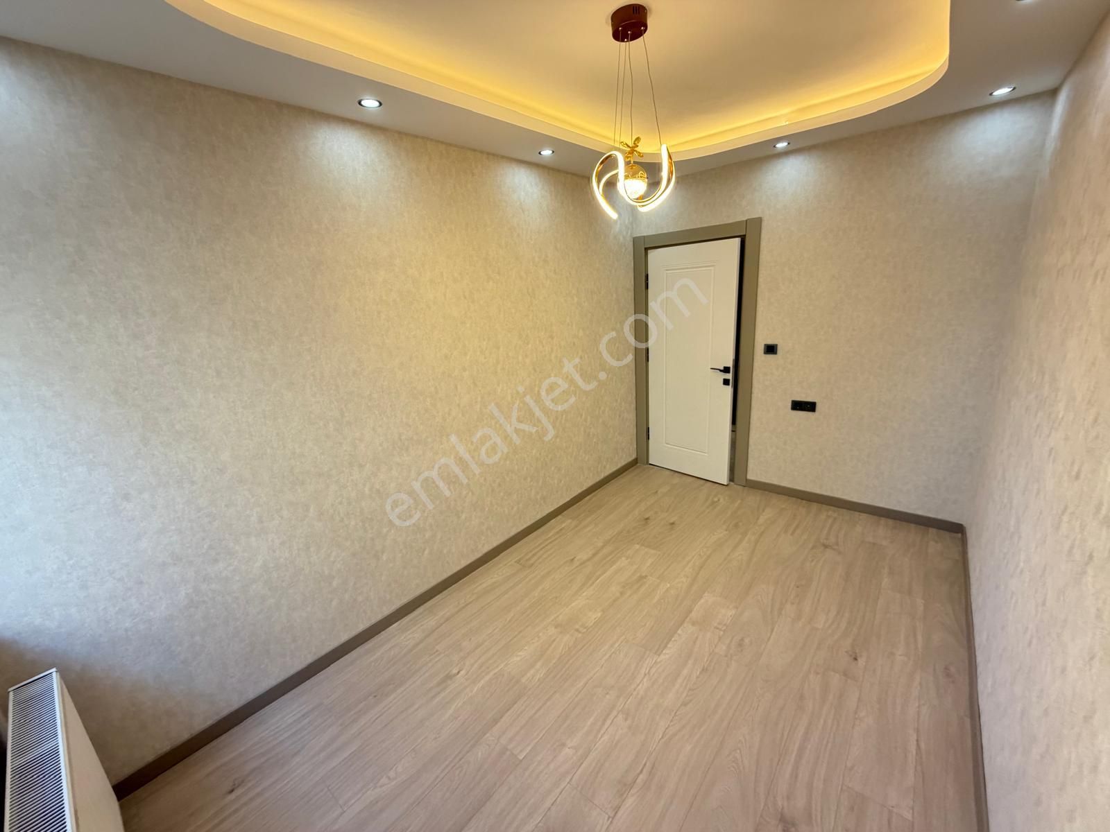 Görkem'den Kabil Cad. 3+1 Ara Kat Kombili Bağısız Ultra Lüks Yapılı Asansörlü Genç Binada - Görsel 13