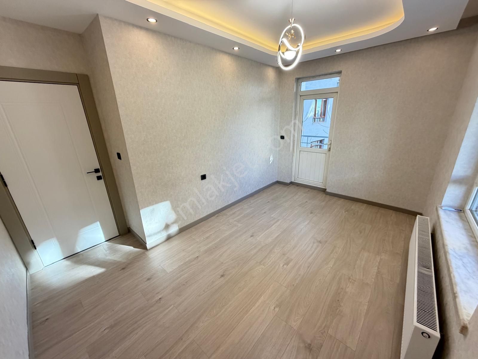 Görkem'den Kabil Cad. 3+1 Ara Kat Kombili Bağısız Ultra Lüks Yapılı Asansörlü Genç Binada - Görsel 22