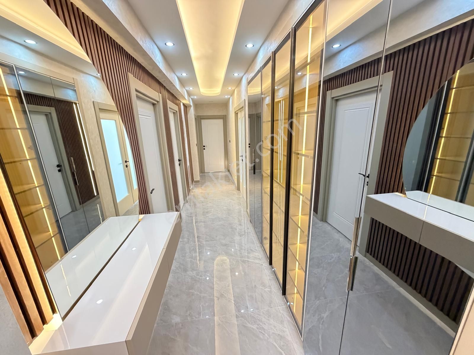 Görkem'den Kabil Cad. 3+1 Ara Kat Kombili Bağısız Ultra Lüks Yapılı Asansörlü Genç Binada - Görsel 23