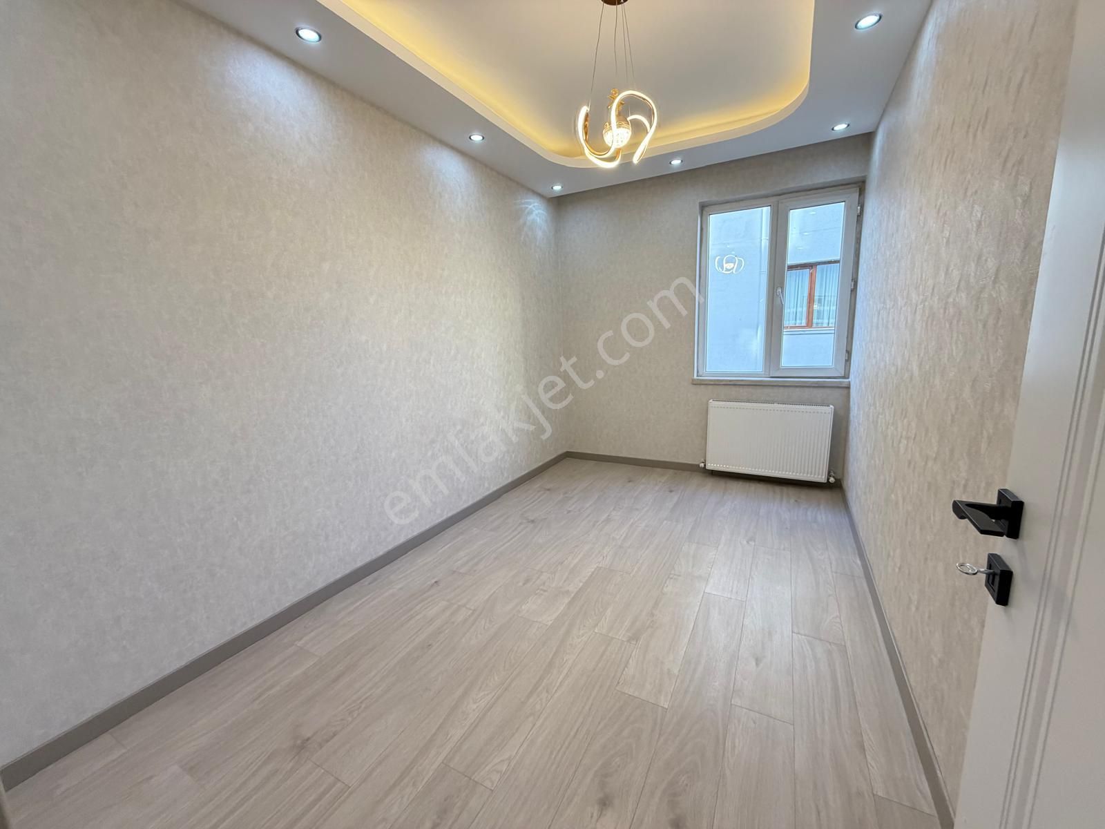 Görkem'den Kabil Cad. 3+1 Ara Kat Kombili Bağısız Ultra Lüks Yapılı Asansörlü Genç Binada - Görsel 12