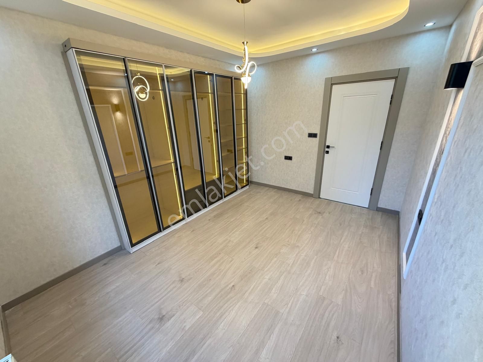 Görkem'den Kabil Cad. 3+1 Ara Kat Kombili Bağısız Ultra Lüks Yapılı Asansörlü Genç Binada - Görsel 15