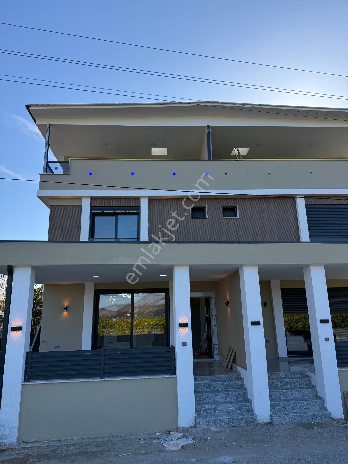 Seferihisar Doğanbey De Denize Yakin Satılık Bahçeli Sıfır Luks 3+1 Villa - Görsel 6