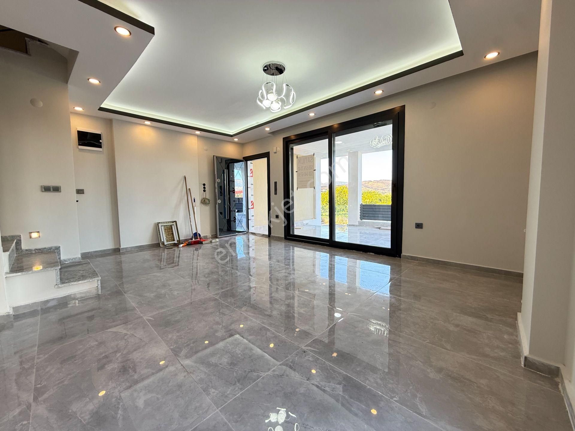 Seferihisar Doğanbey De Denize Yakin Satılık Bahçeli Sıfır Luks 3+1 Villa - Görsel 15