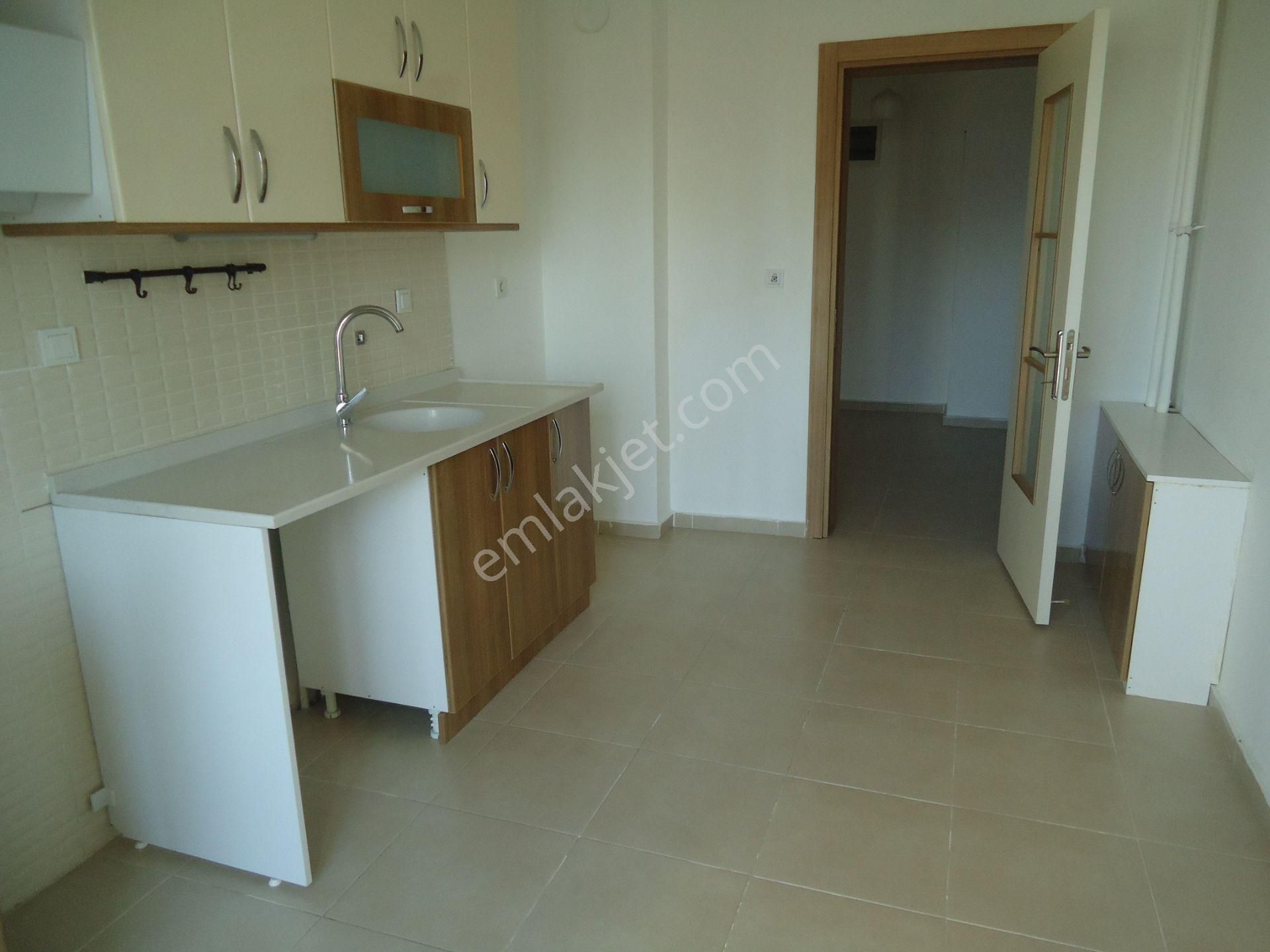 Krc'den Uzun Bloklarda Manzaralı Kiralık 3+1 Daire - Görsel 6