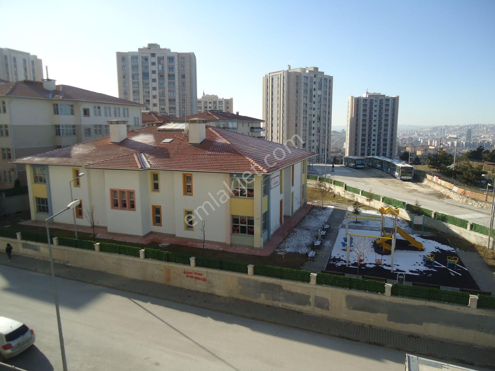 Krc'den Uzun Bloklarda Manzaralı Kiralık 3+1 Daire - Görsel 20