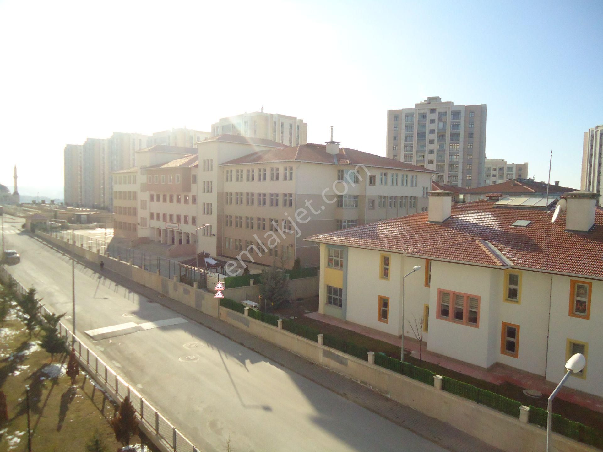 Krc'den Uzun Bloklarda Manzaralı Kiralık 3+1 Daire - Görsel 21