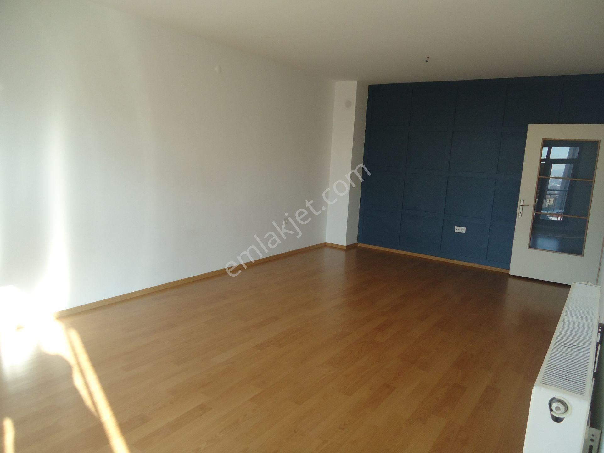 Krc'den Uzun Bloklarda Manzaralı Kiralık 3+1 Daire - Görsel 11