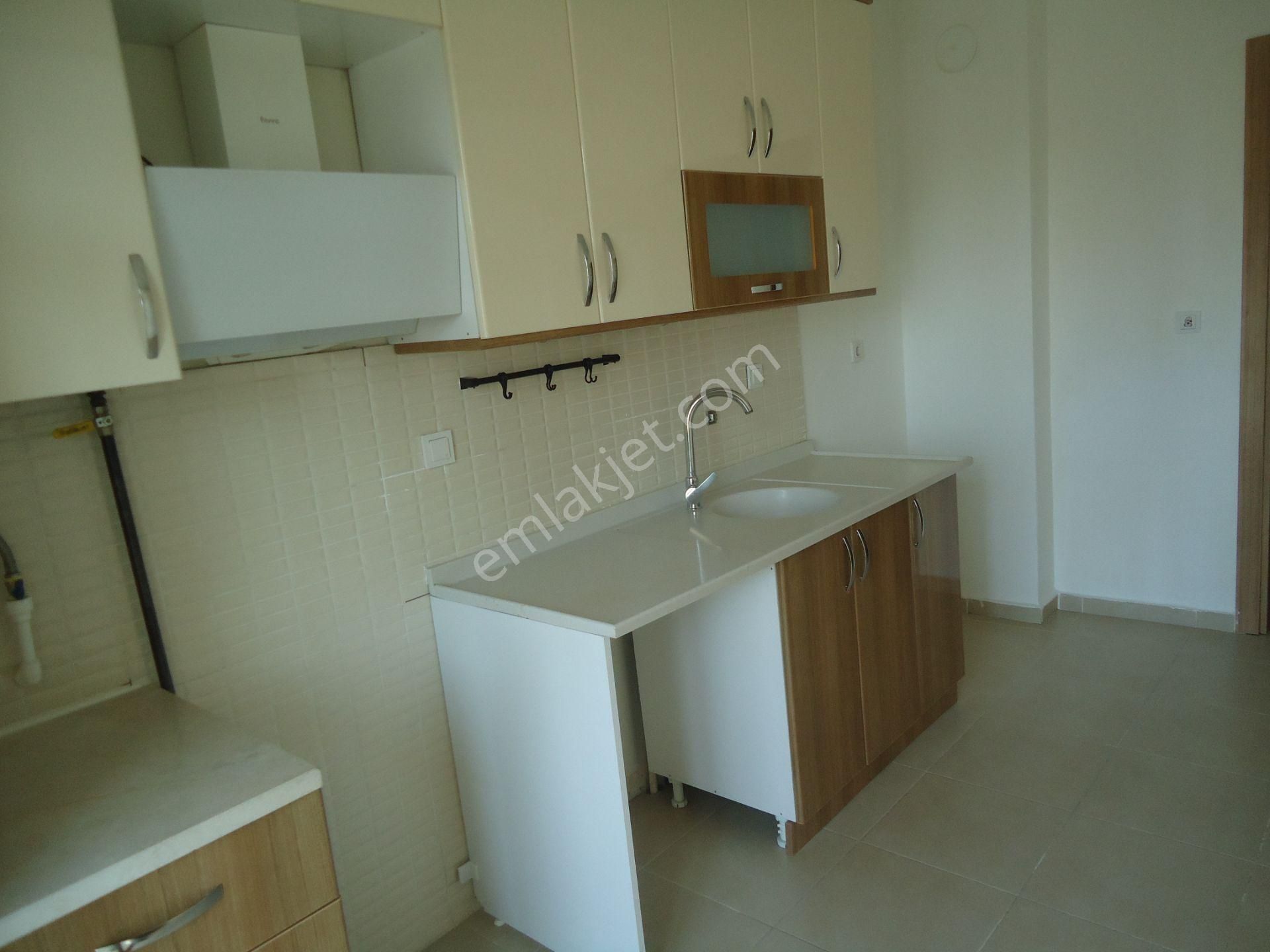 Krc'den Uzun Bloklarda Manzaralı Kiralık 3+1 Daire - Görsel 7