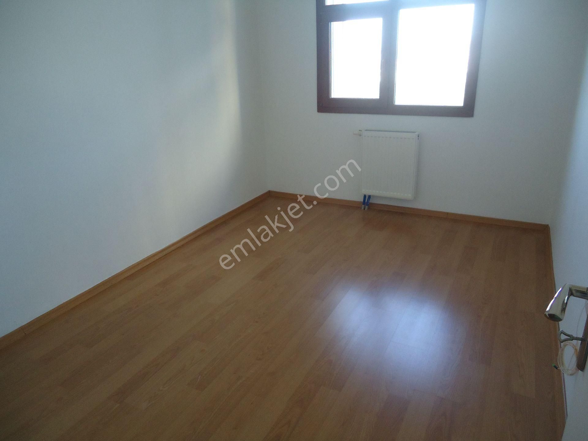 Krc'den Uzun Bloklarda Manzaralı Kiralık 3+1 Daire - Görsel 15