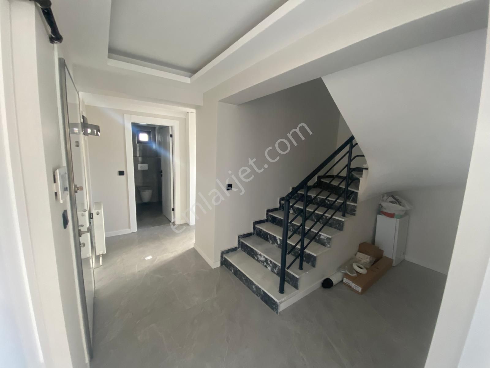 Aşağı Eğlence Gata Şehir Hast. Yakını Asansörlü Bina 4+1 Dubleks