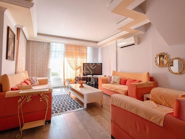 Güzeloba 'da Havuzlu Güvenlikli Site İçerisinde 5+1 Tripleks Villa - Görsel 3