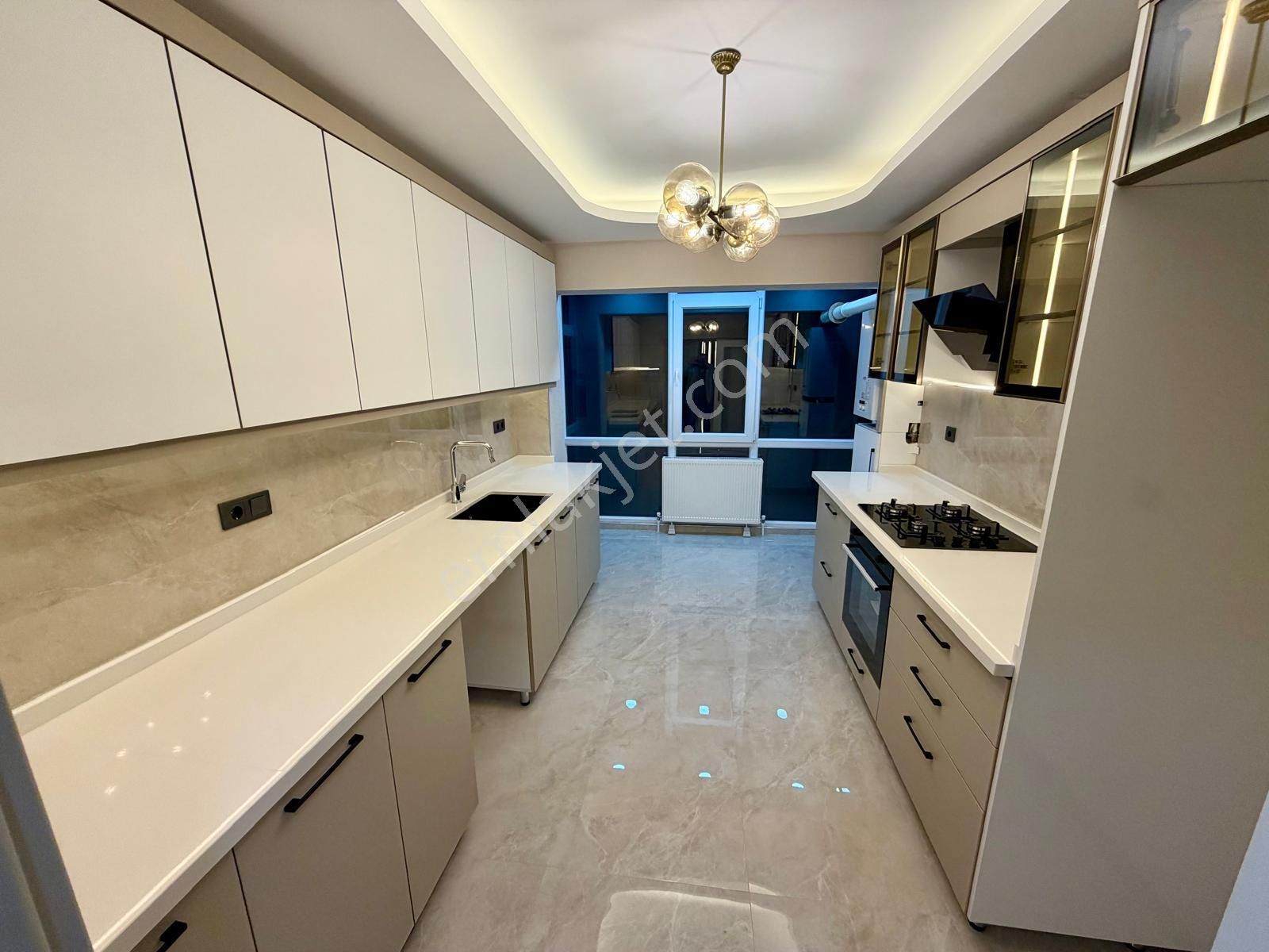 Görkem'den 3+1 Ara Kat Kombili Bağımsız Ç.emeç Bulvar Yakını Ultra Lüx