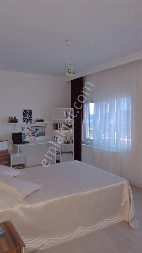 Mudanya Bademli'de Satılık Özel Havuzlu 1000 M2 Bahçeli Villa - Görsel 5