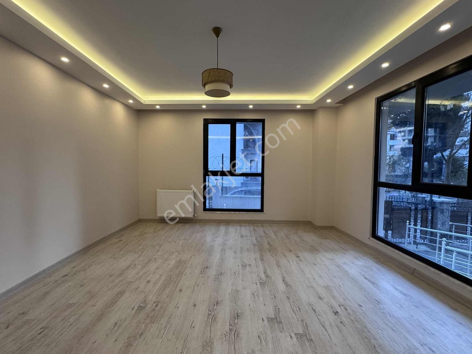 Çekmeköy Defnedalı Sitesinde Satılık İskanlı Geniş 2+1 Daire - Görsel 2