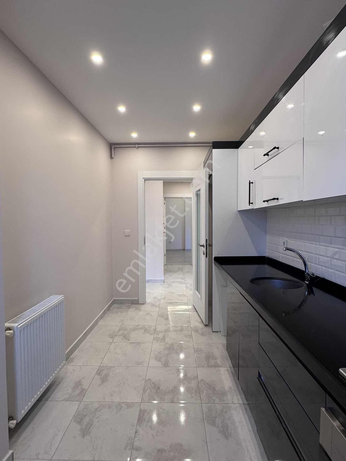 Çekmeköy Defnedalı Sitesinde Satılık İskanlı Geniş 2+1 Daire - Görsel 3