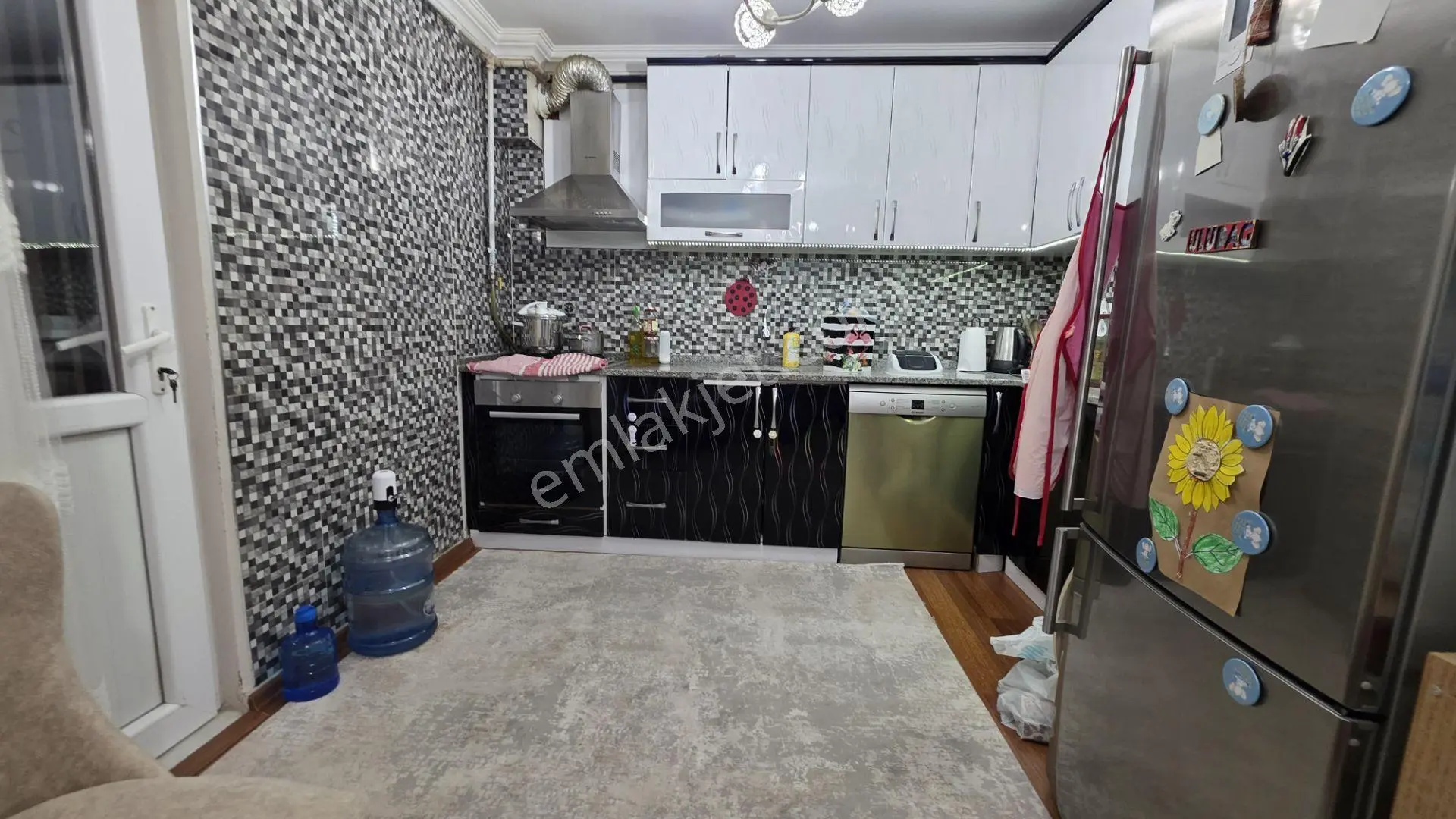 🏡barbaros Mahallesi 🏡 ✅3+1 100 M2 3 Katlının Zemin Katı ❇️özelikli Kombi Petekli