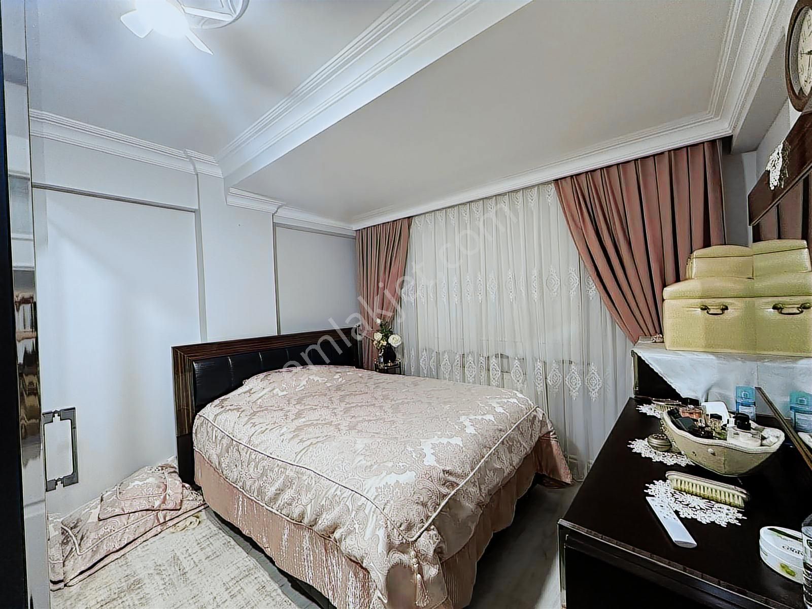 Şemsipaşada Tramvayın Dibinde Satılık Ferak Geniş Arakat Daire - Görsel 9