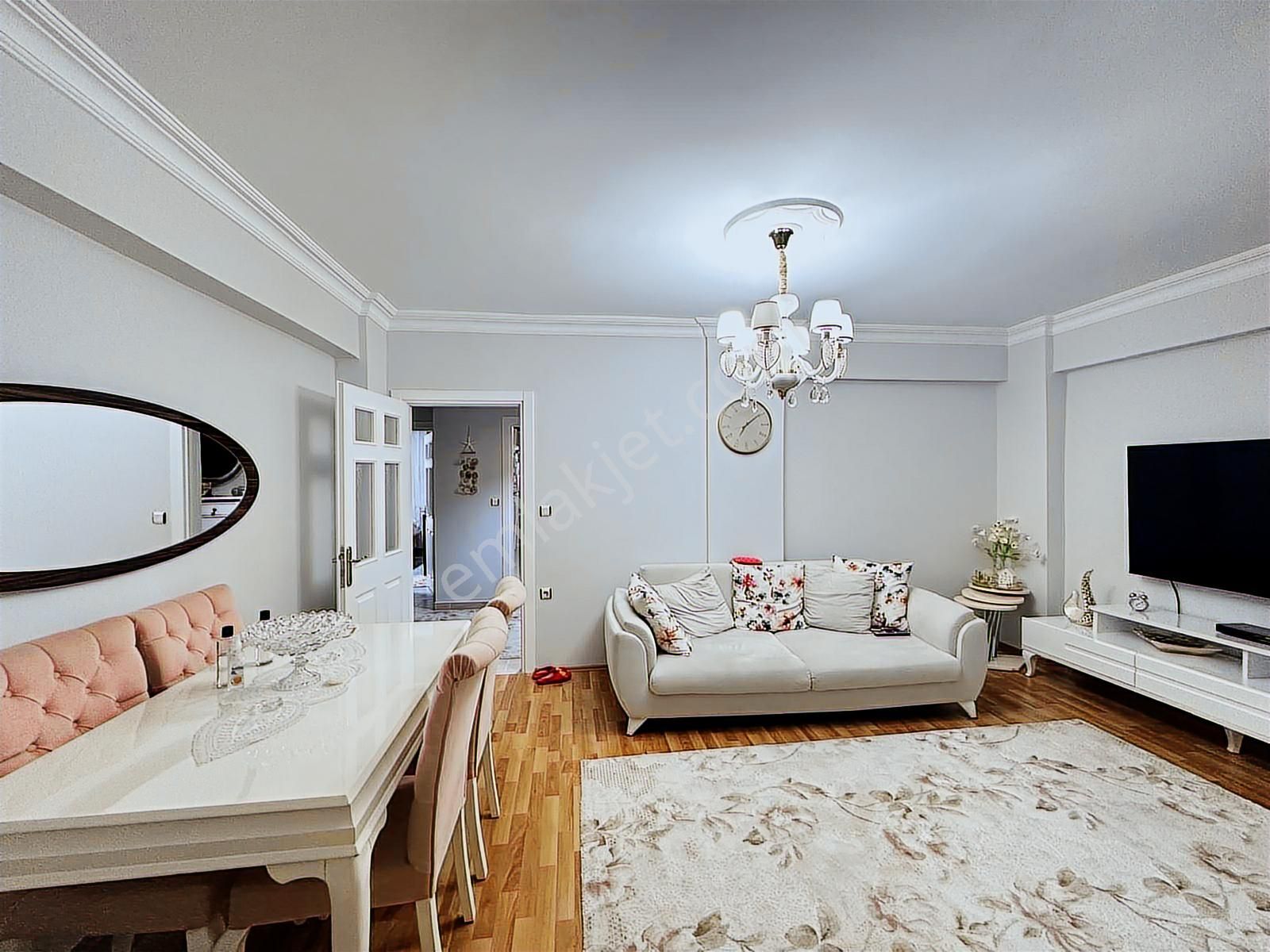 Şemsipaşada Tramvayın Dibinde Satılık Ferak Geniş Arakat Daire - Görsel 3