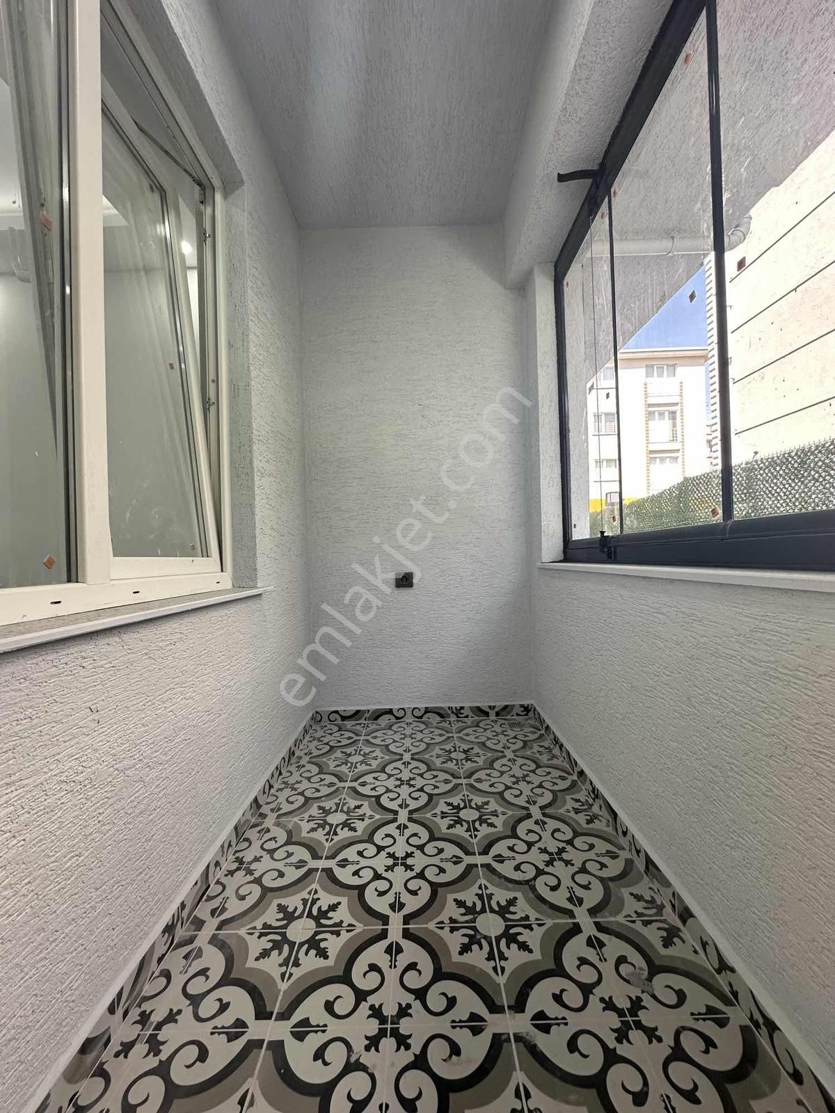 Cumhuriyet Parkı Civarı 1+1 Ayrı Mutfaklı Araç Takaslı Satılık - Görsel 6