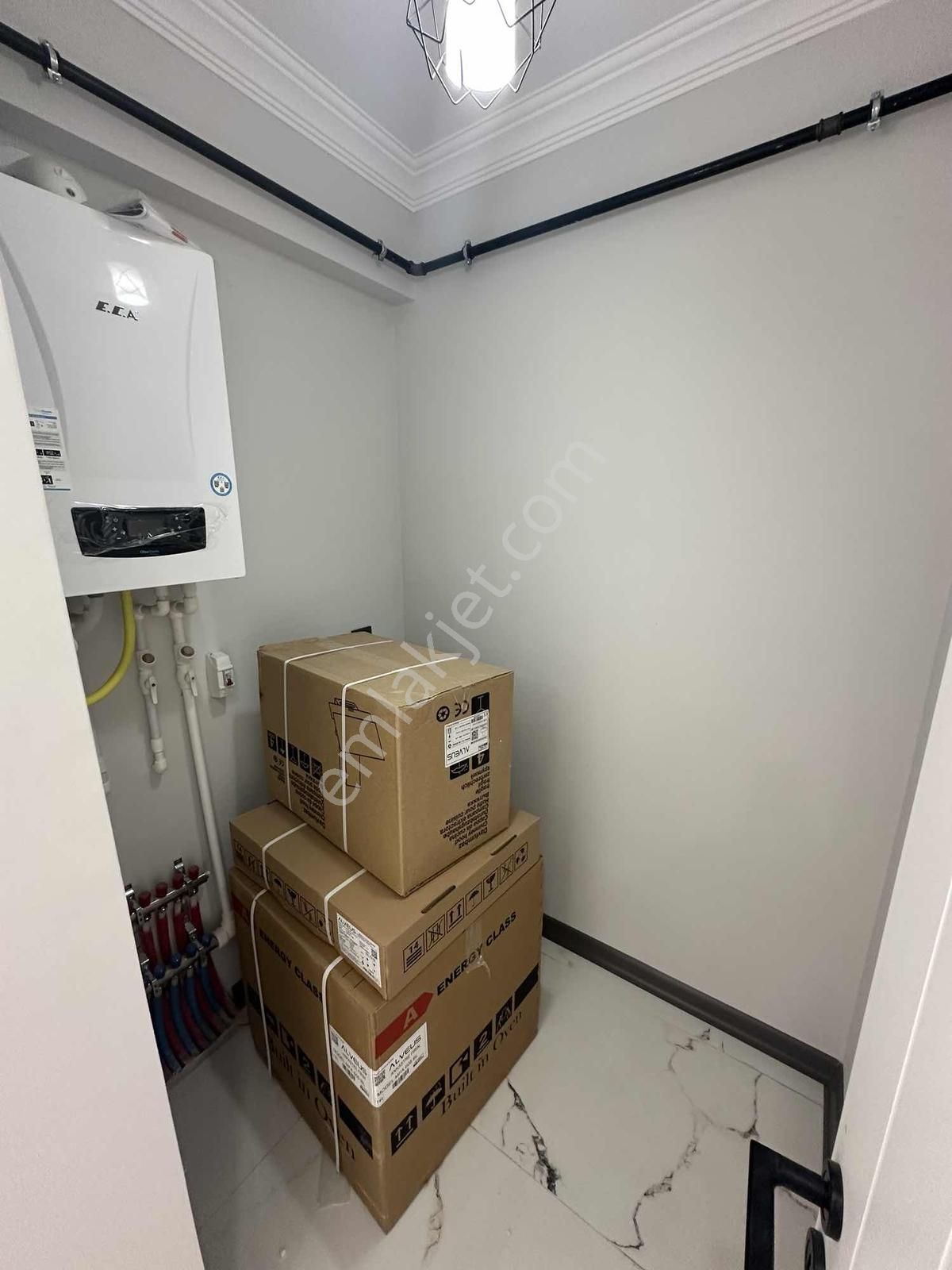 Cumhuriyet Parkı Civarı 1+1 Ayrı Mutfaklı Araç Takaslı Satılık - Görsel 2