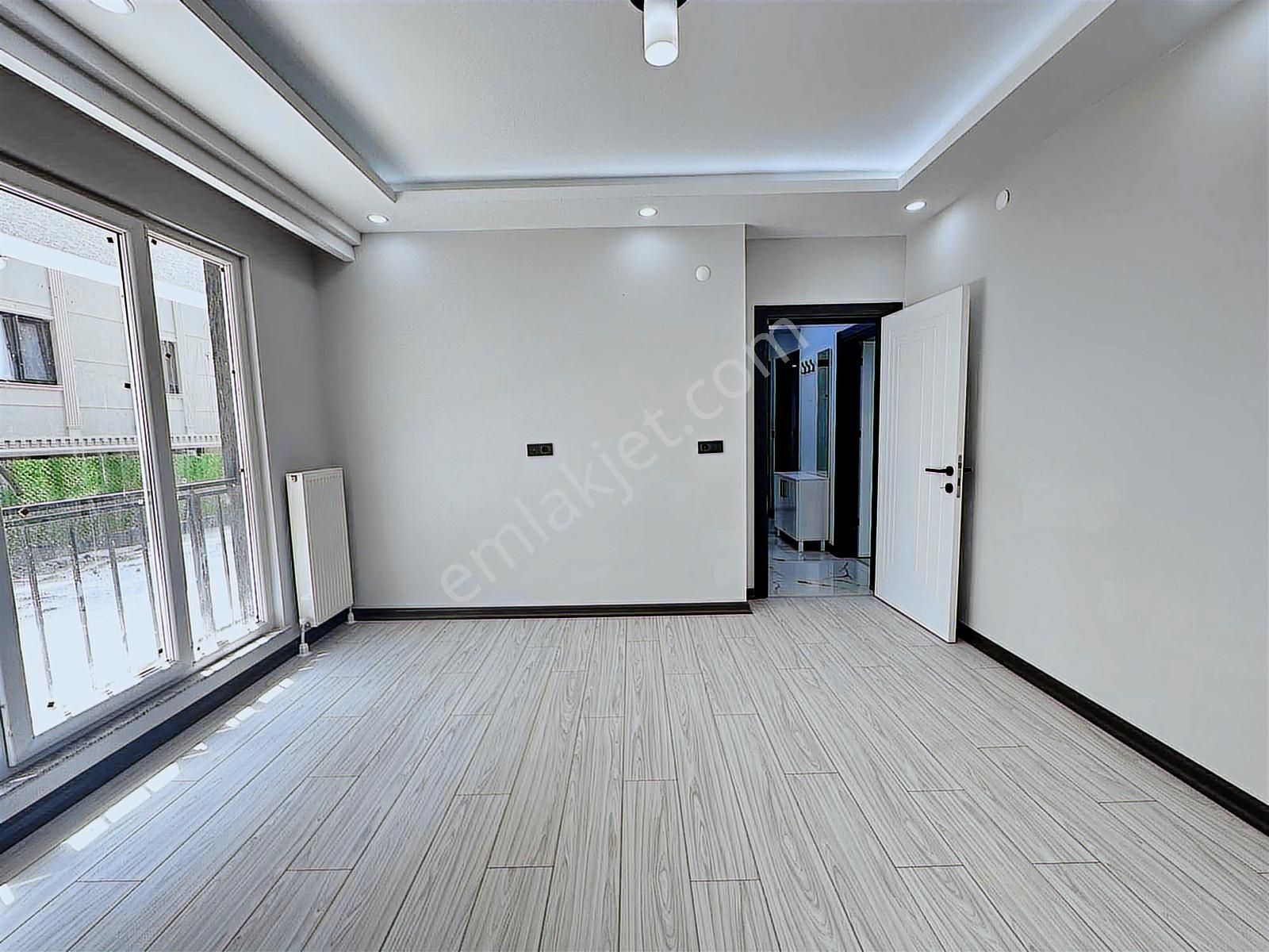 Cumhuriyet Parkı Civarı 1+1 Ayrı Mutfaklı Araç Takaslı Satılık - Görsel 4