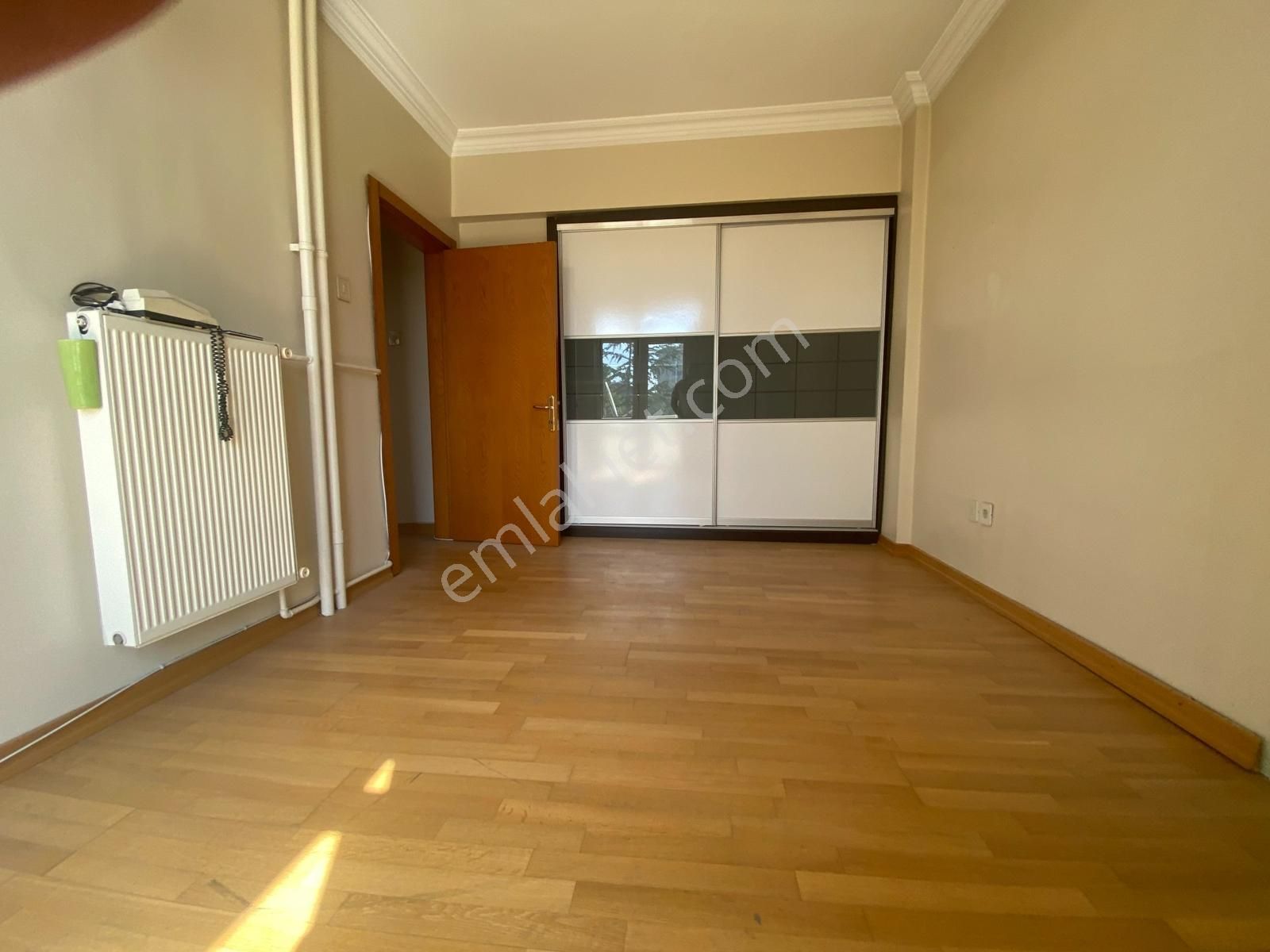 Eser Sitesinde 24 Saat Güv 3+1 İçi Yapılı 120m2 Katta Ön Metro Y - Görsel 7